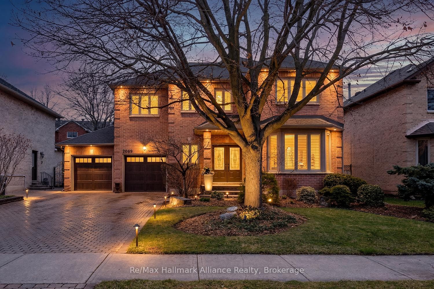 2069 Nipigon Drive - home for sale in Oakville, Ontario