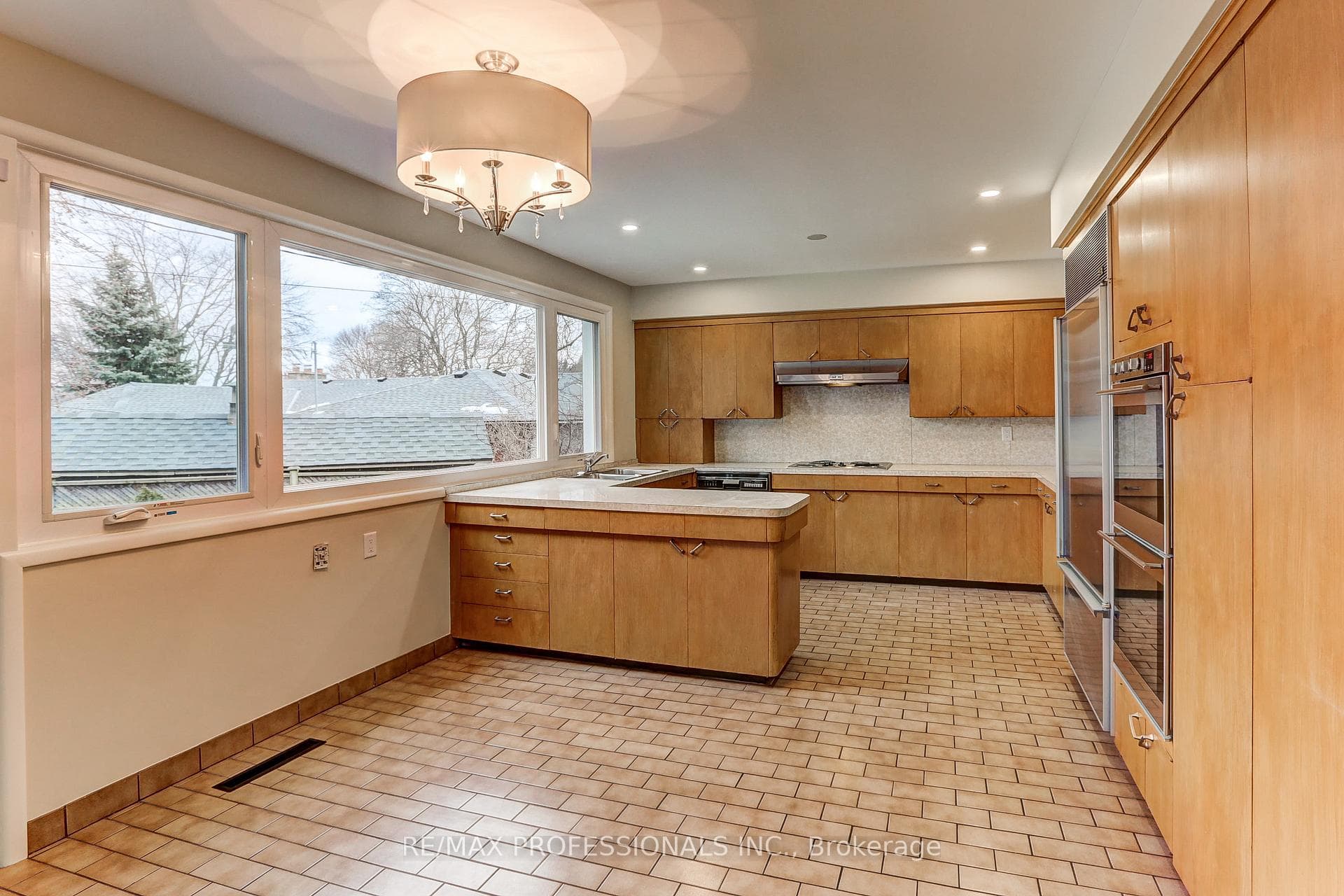 23 Ravensbourne Crescent - Detached photo 14 of 44 in Etobicoke (Islington / Rexdale), Ontario