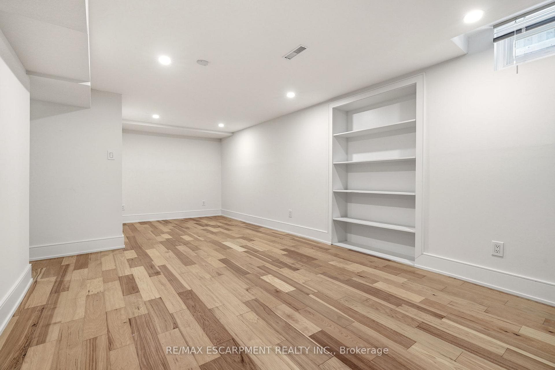 2347 Tweedsmuir Court - Detached photo 38 of 48 in Burlington, Ontario