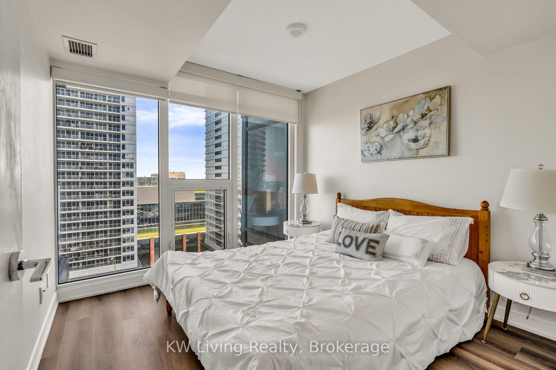 70 Queens Wharf Road Unit 1601 - Condo photo 26 of 37 in Downtown Toronto / Waterfront, Ontario