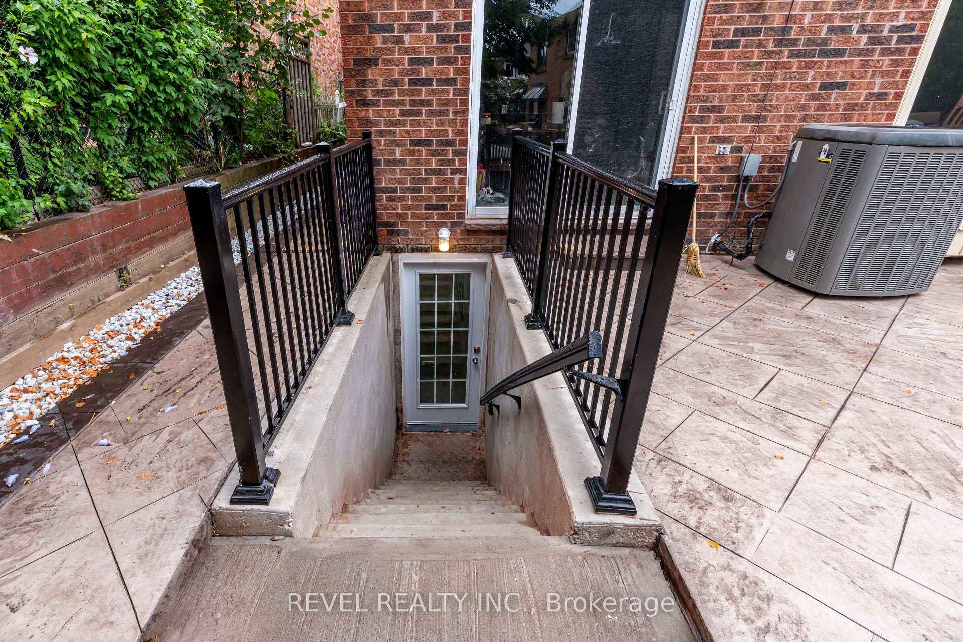 1238 Playter Place Unit Basement - Detached photo 14 of 17 in Oakville, Ontario