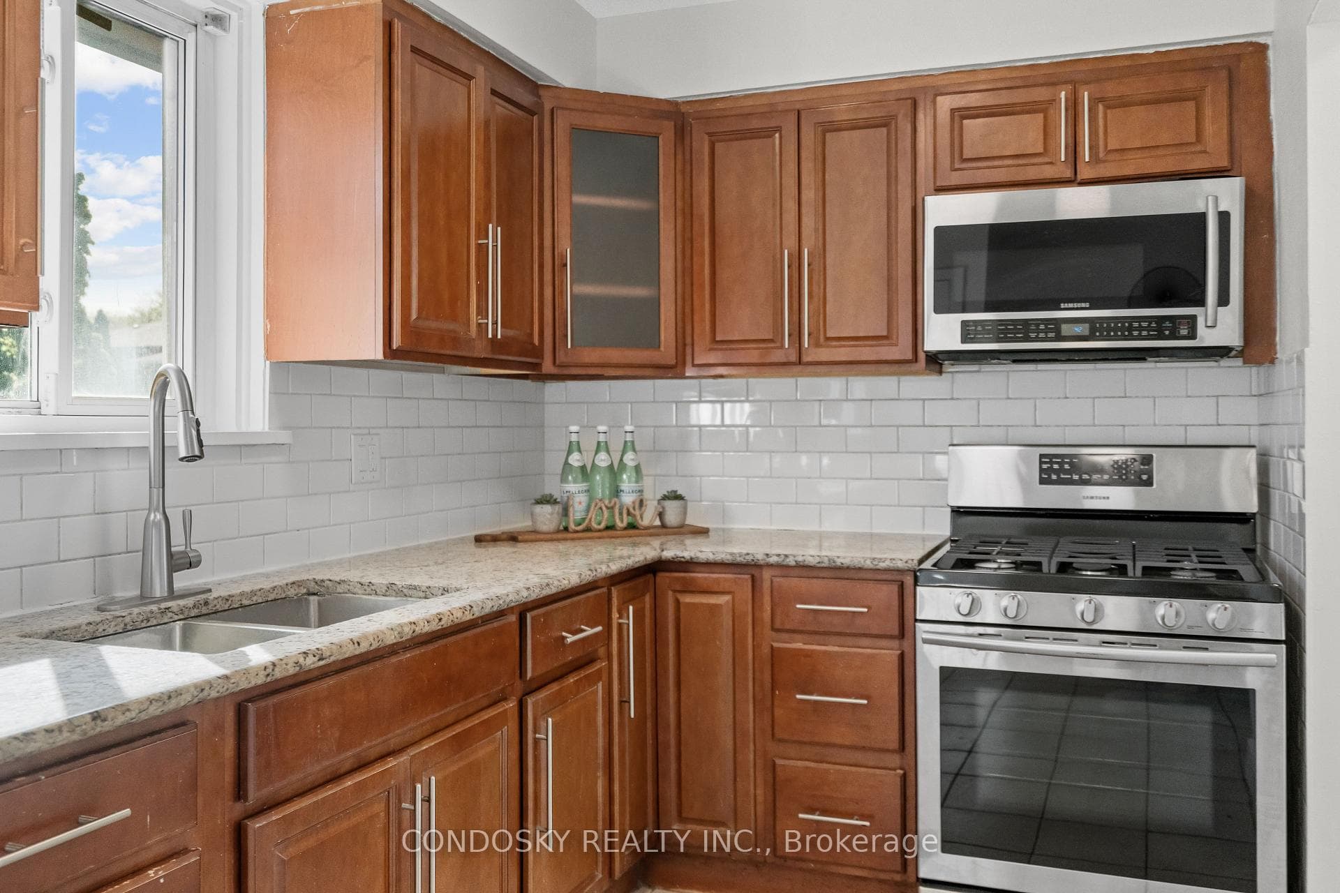 768 Annamore Road - Semi-Detached photo 13 of 44 in Mississauga, Ontario