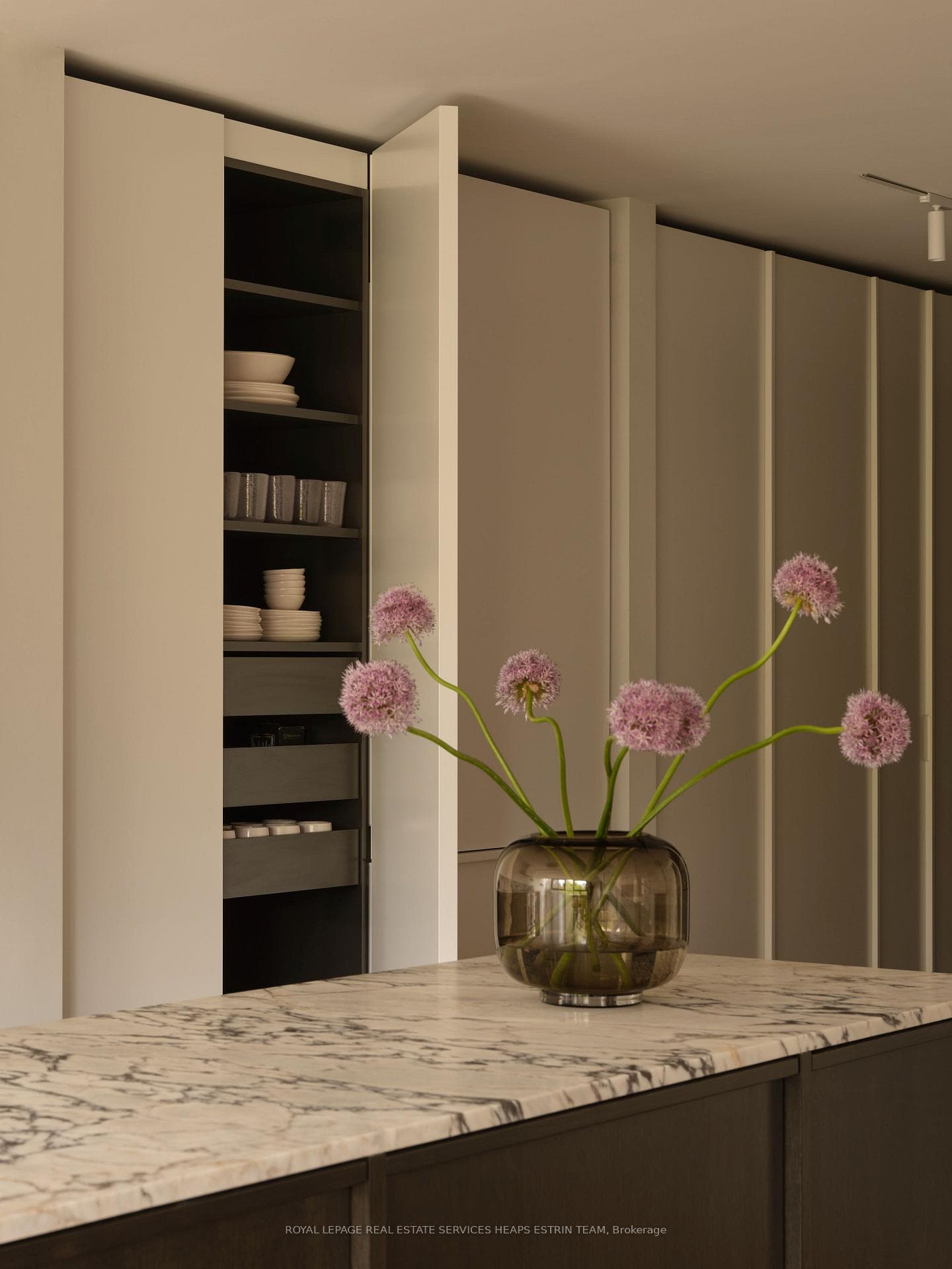 225 Davenport Road Unit 514 - Condo photo 6 of 36 in Annex / Yorkville / Summerhill, Ontario