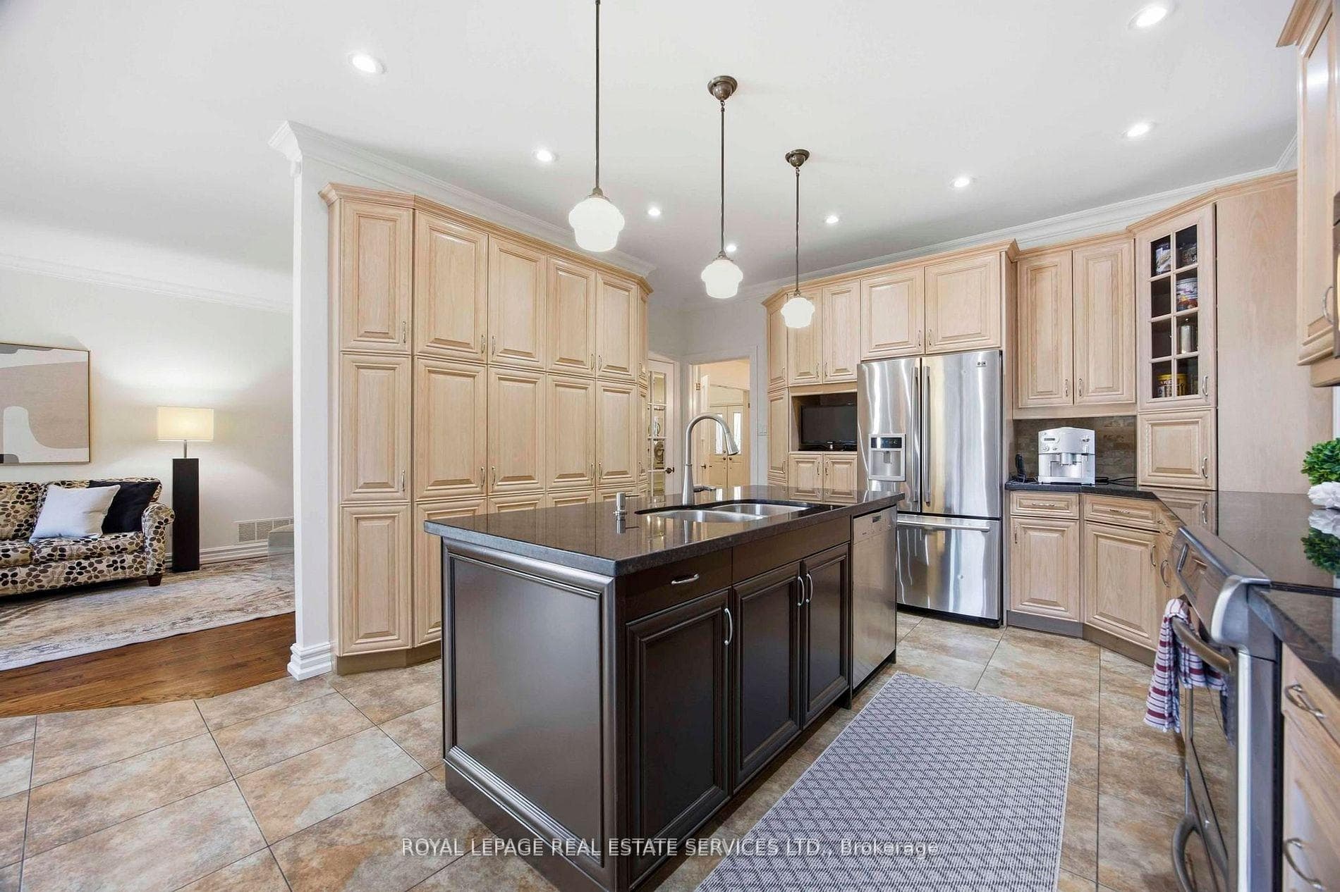 100 Rathburn Road - Detached photo 9 of 42 in Etobicoke (Islington / Rexdale), Ontario