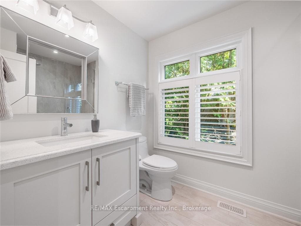 3087 Lakeshore Road - Detached photo 26 of 50 in Burlington, Ontario