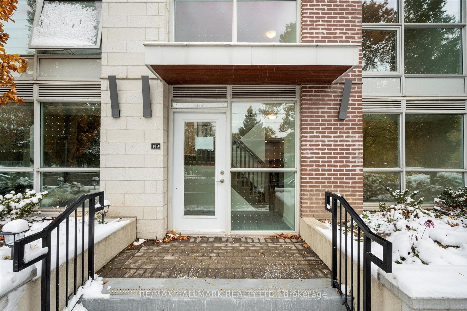 1350 Kingston Road Unit TH9 - Condo photo 5 of 39 in Birch Cliff / Cliffside, Ontario