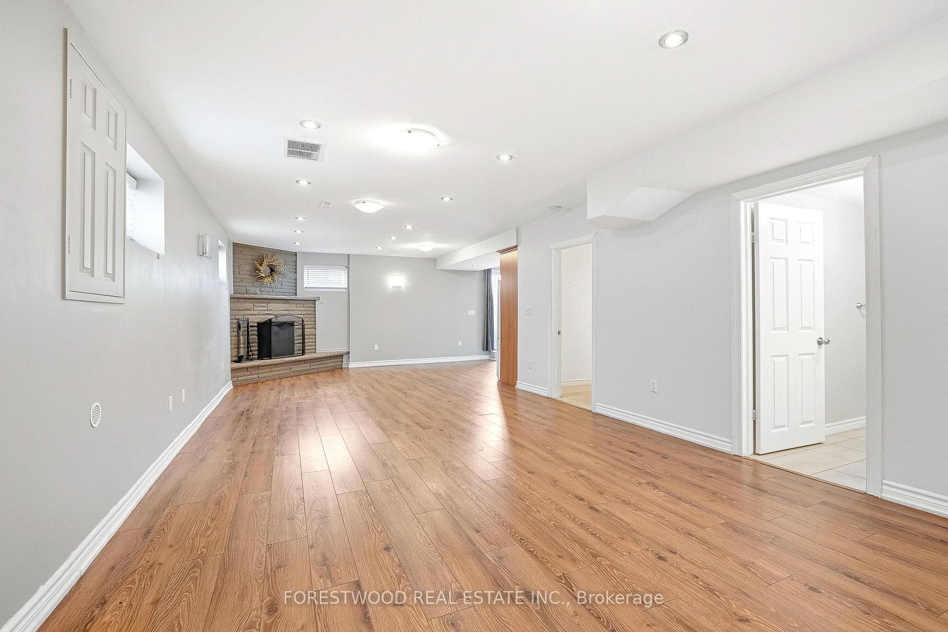 69 Surbray Grove - Semi-Detached photo 35 of 46 in Mississauga, Ontario
