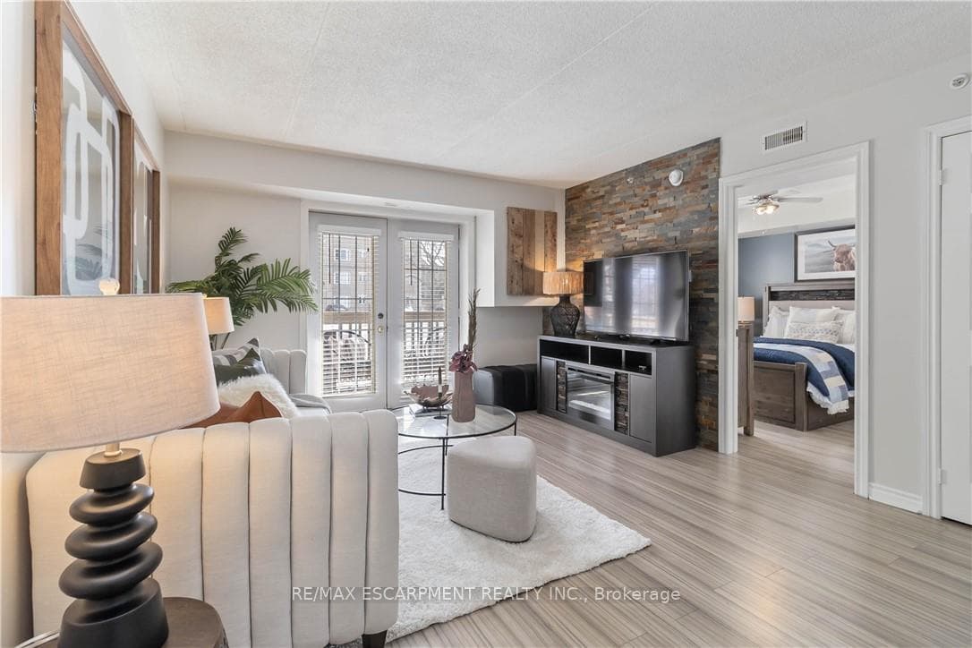 4015 Kilmer Drive Unit 110 - Condo photo 4 of 34 in Burlington, Ontario