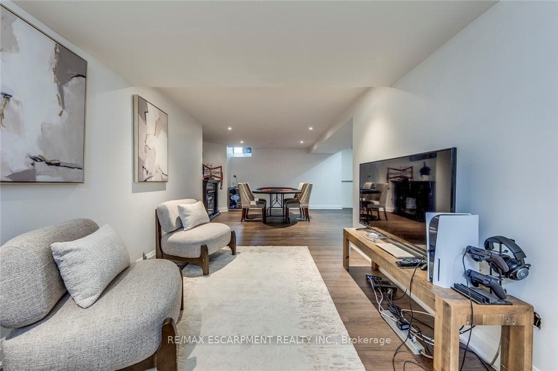 3311 SPRINGVALE Court - Detached photo 41 of 50 in Burlington, Ontario