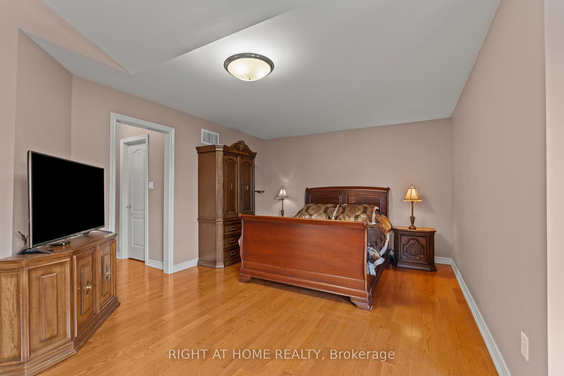 2275 Whitecliffe Way - Detached photo 22 of 38 in Oakville, Ontario
