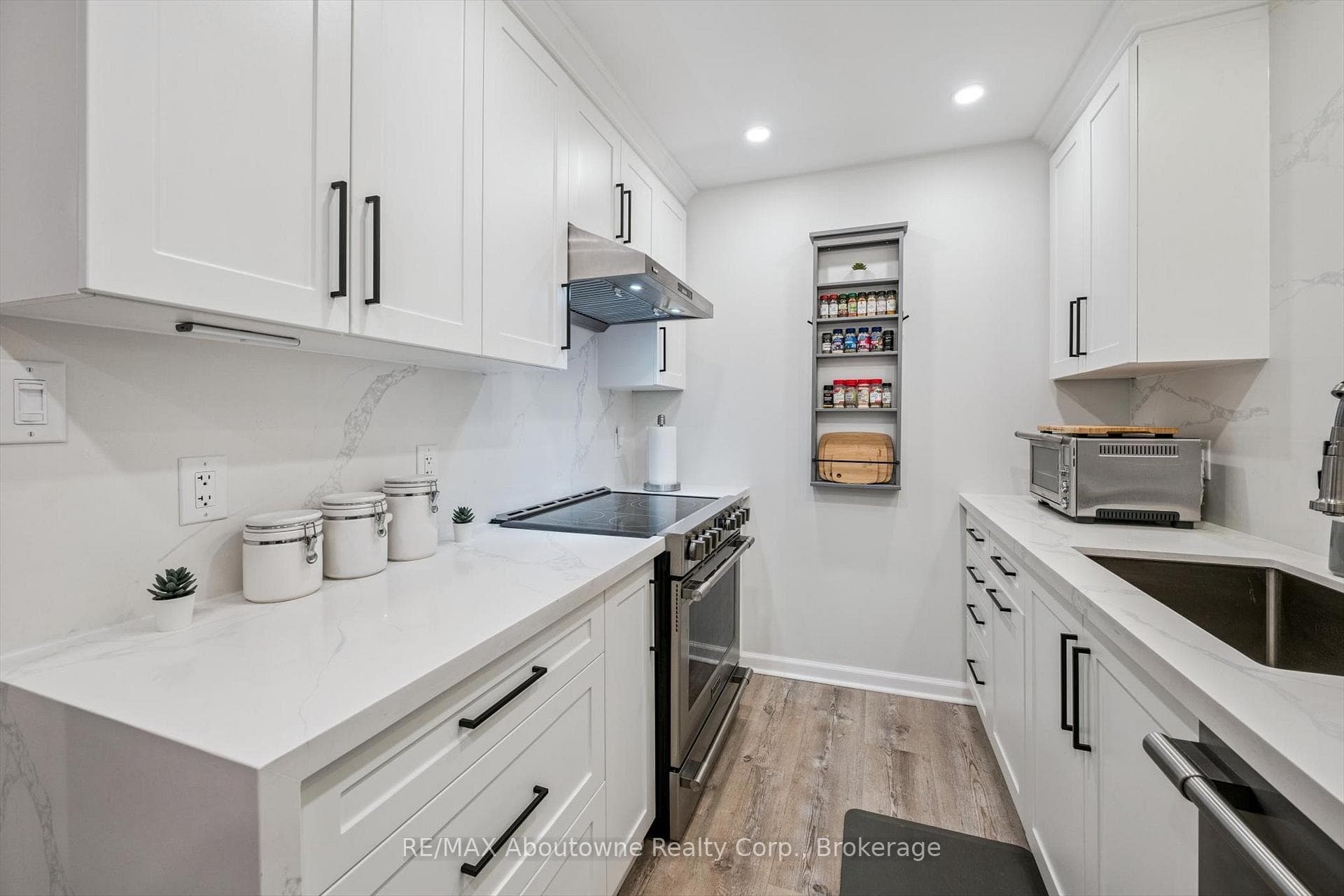 637 Lomond Crescent - Semi-Detached photo 11 of 23 in Burlington, Ontario