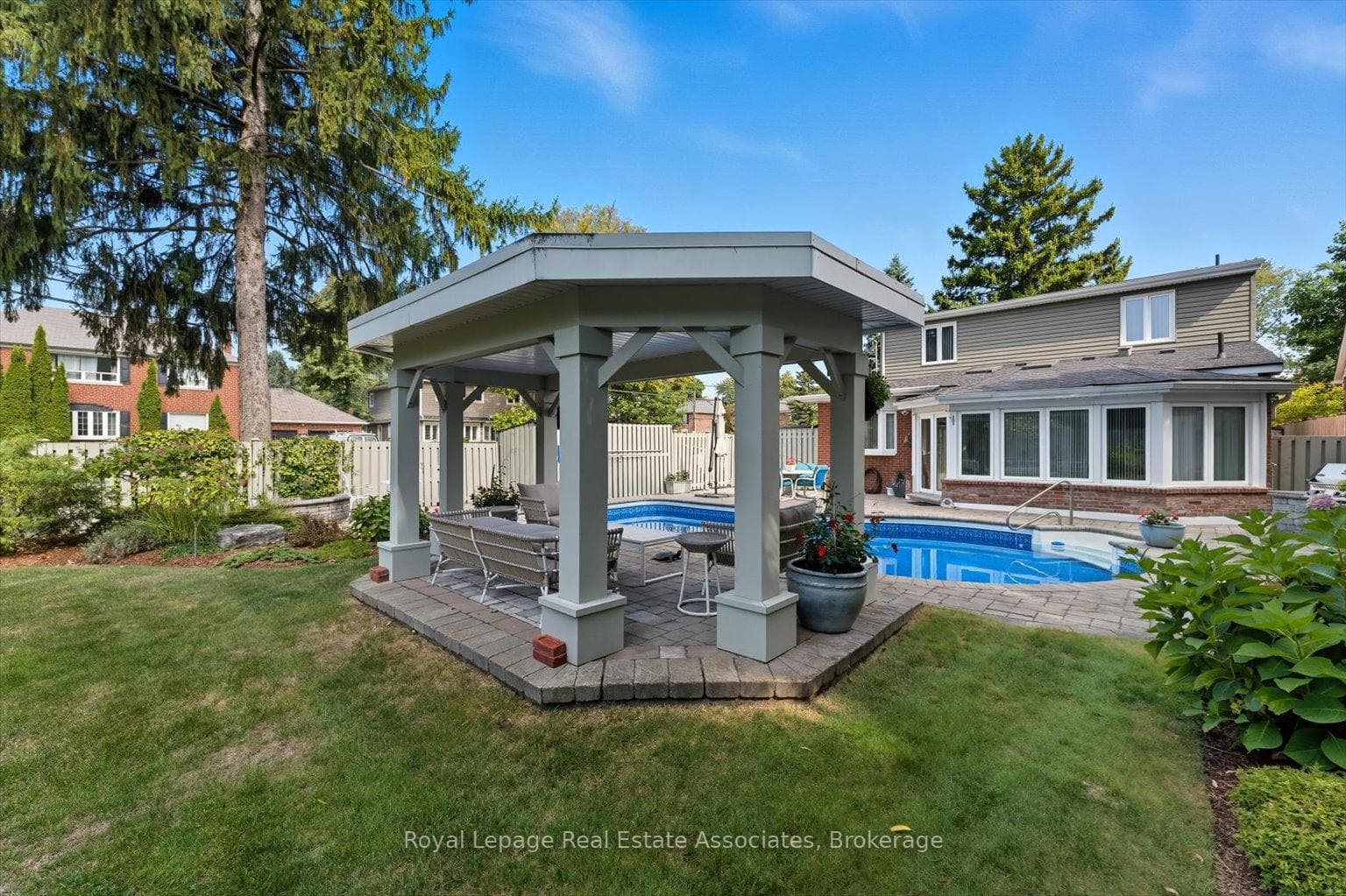 12 Wenonah Drive - Detached photo 5 of 50 in Mississauga, Ontario