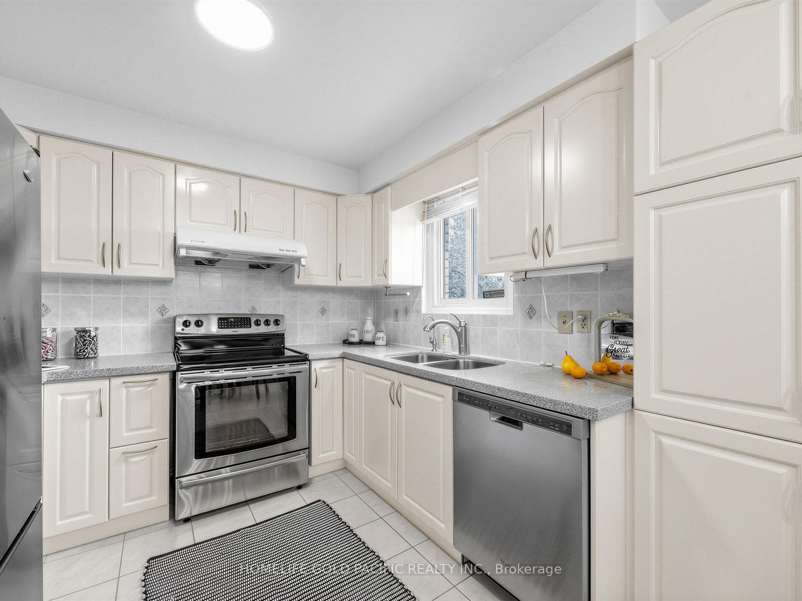10 O'Shea Crescent - Detached photo 10 of 42 in Hillcrest Village / Bayview Village, Ontario