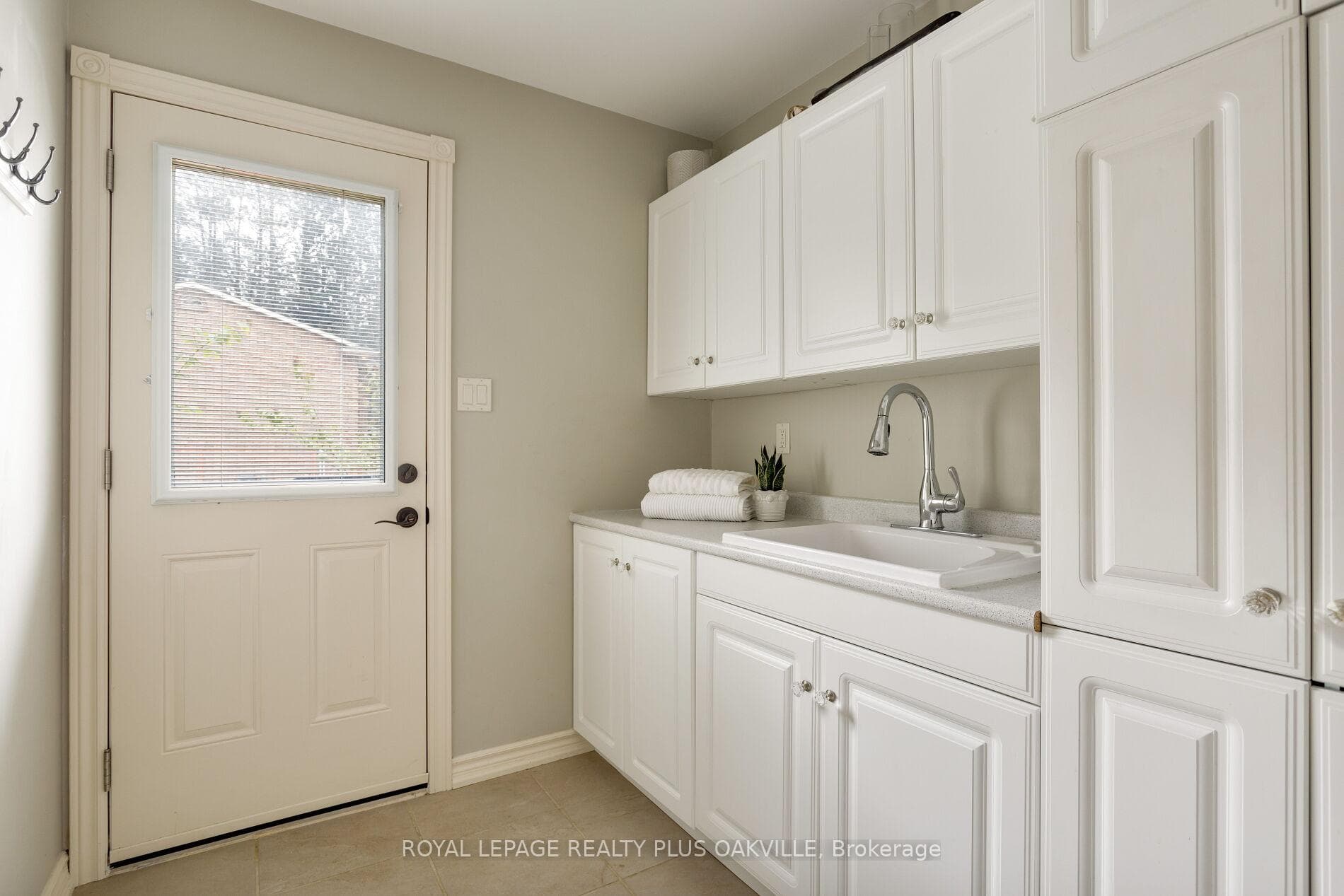 295 Shoreacres Road - Detached photo 32 of 49 in Burlington, Ontario
