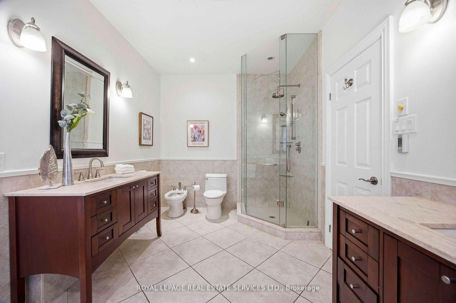 100 Rathburn Road - Detached photo 19 of 42 in Etobicoke (Islington / Rexdale), Ontario