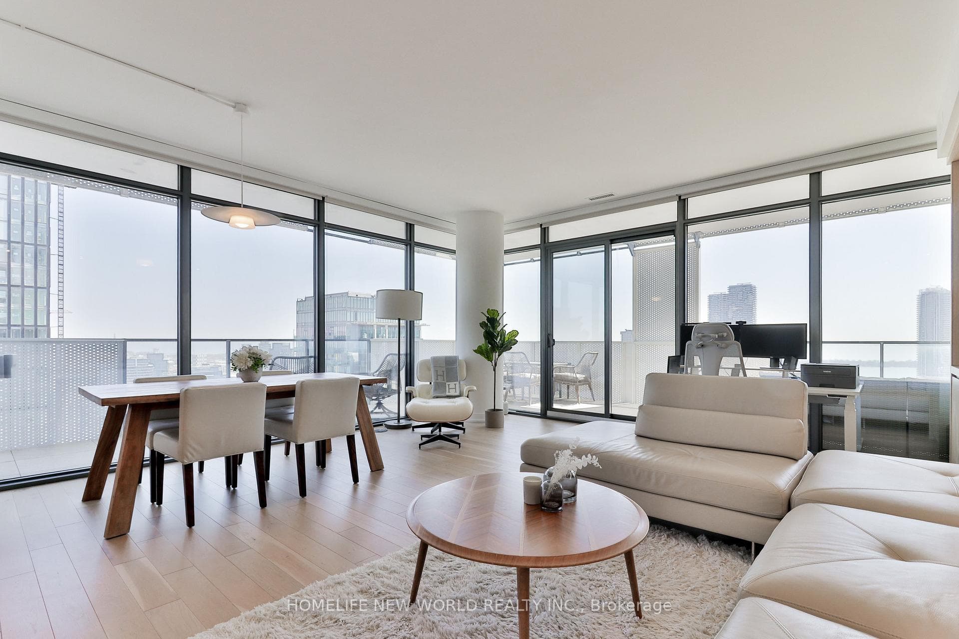 20 Lombard Street Unit 4202 - Condo photo 3 of 35 in Regent Park / Cabbagetown / St. James Town, Ontario