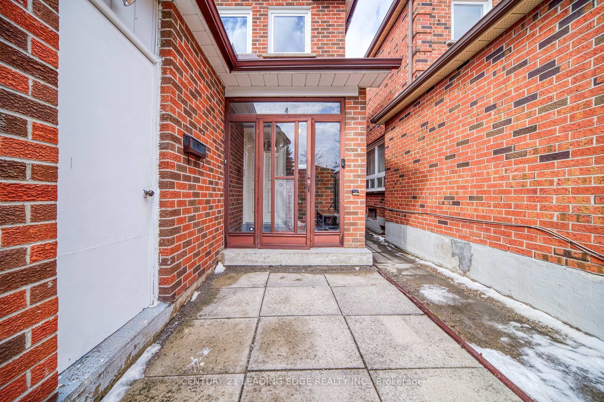 4 Treerun Avenue - Detached photo 3 of 38 in Scarborough Village / Eglinton East, Ontario