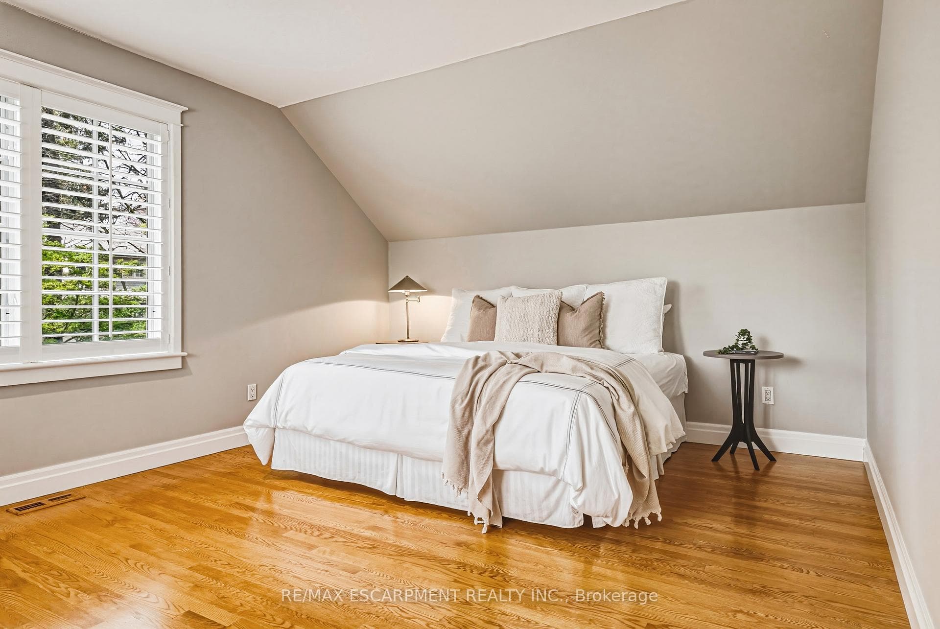 7 Colonial Crescent - Detached photo 36 of 49 in Oakville, Ontario