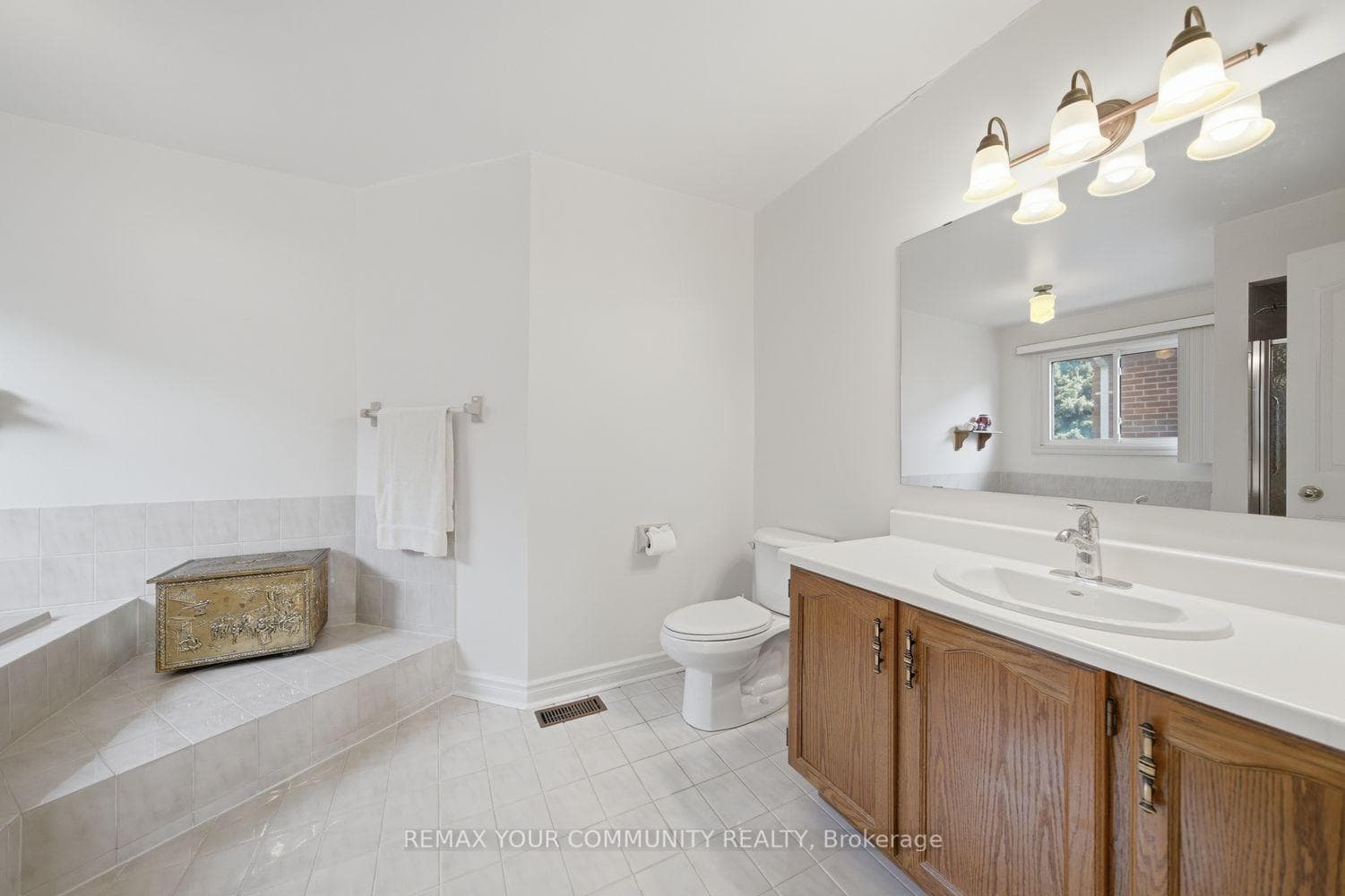 1198 Derrald Drive - Detached photo 32 of 50 in Oakville, Ontario