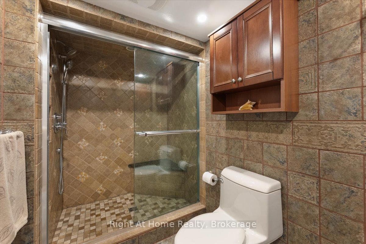437 Shoreacres Road - Detached photo 38 of 50 in Burlington, Ontario