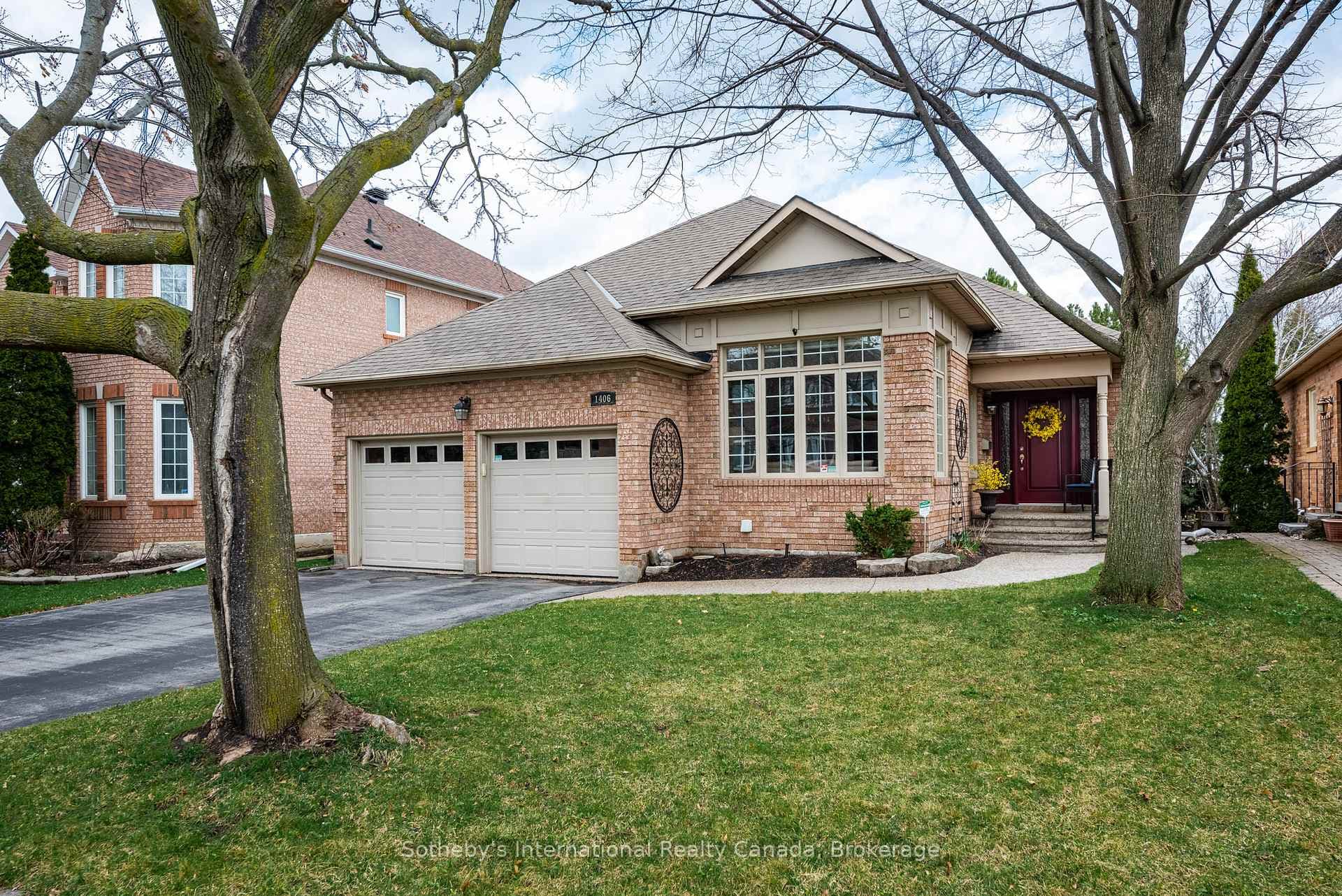 1406 Summerhill Crescent - home for sale in Oakville, Ontario