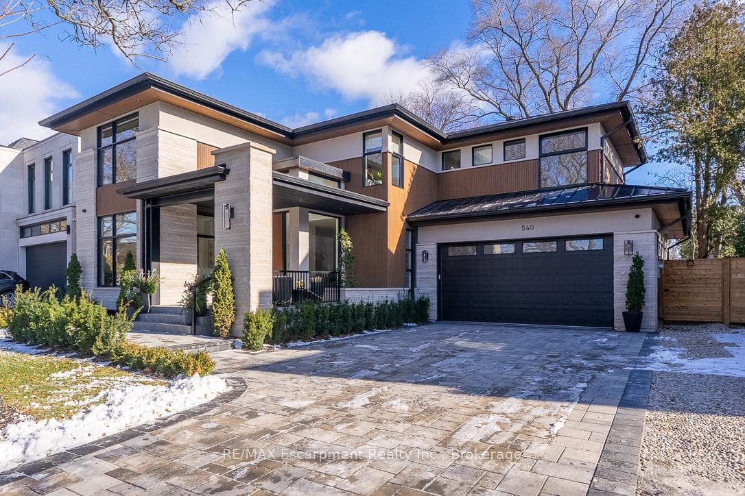 540 Patricia Drive - Detached photo 2 of 49 in Oakville, Ontario