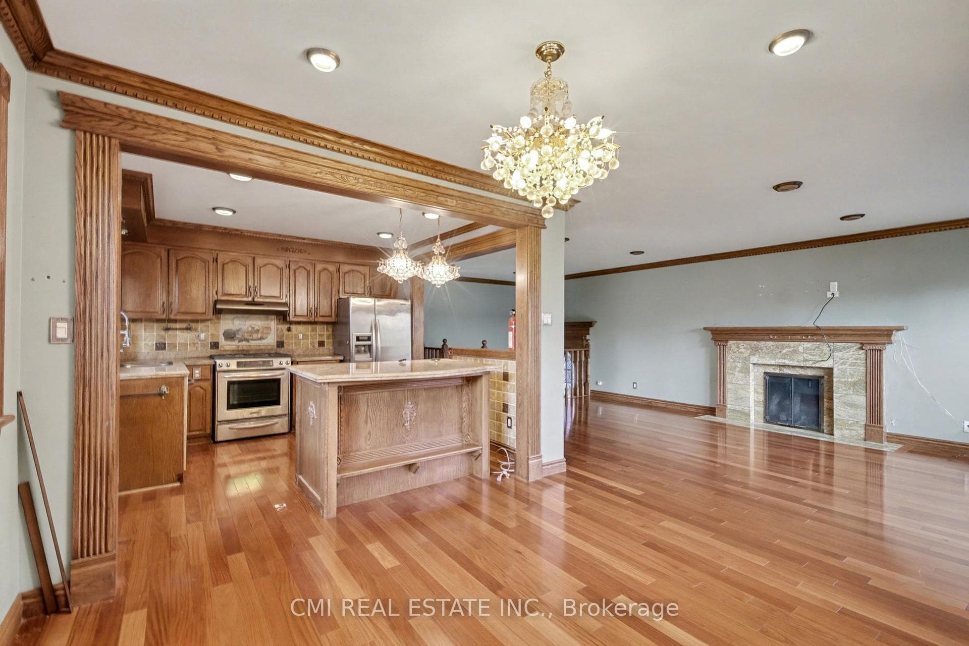 460 Martin Grove Road - Detached photo 8 of 38 in Etobicoke (Islington / Rexdale), Ontario