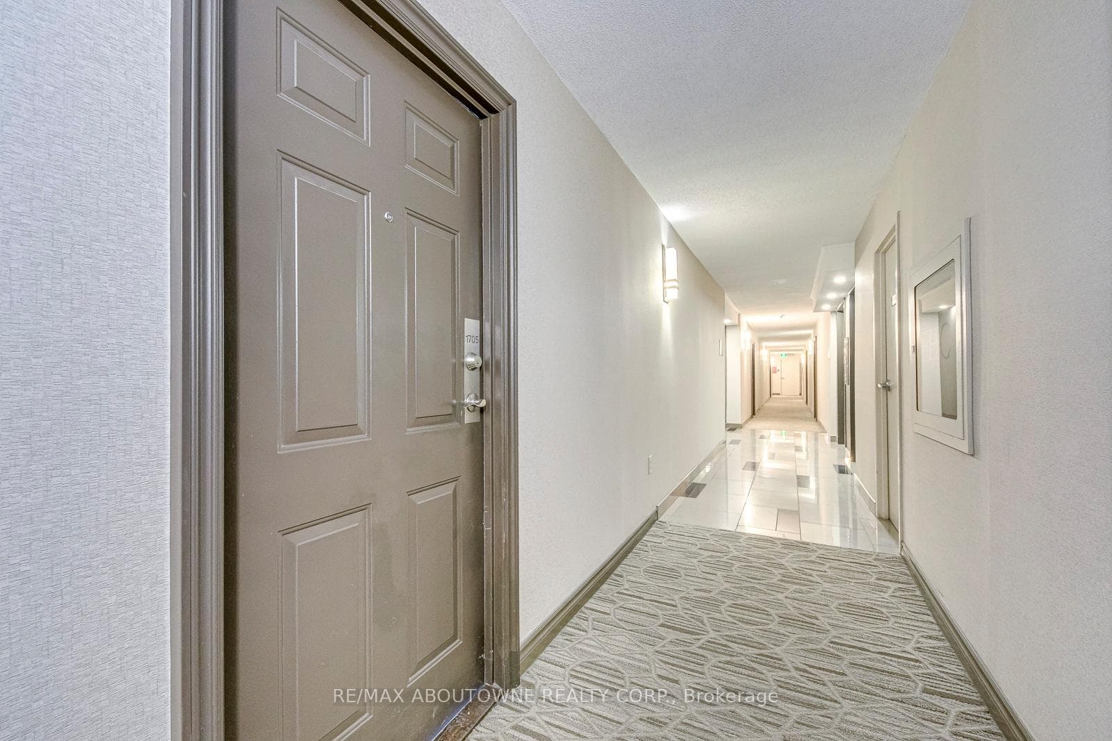 1270 Maple Crossing Boulevard Unit 1705 - Condo photo 4 of 44 in Burlington, Ontario