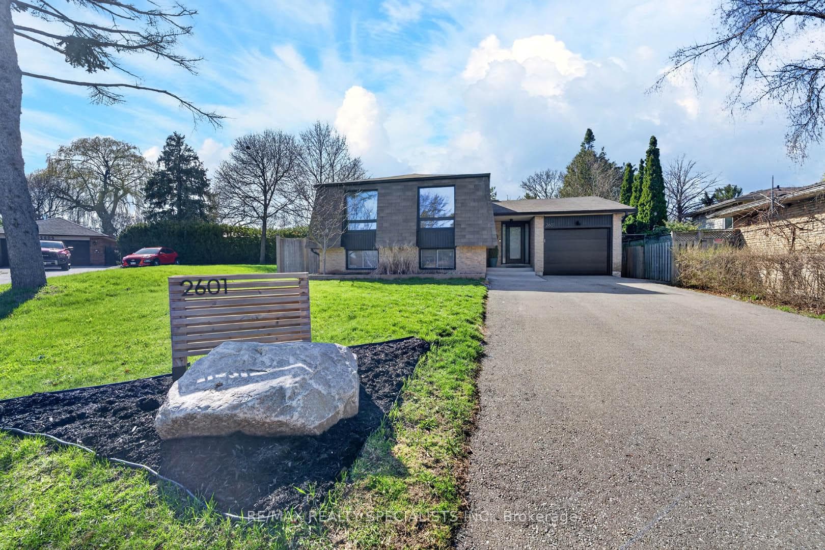 2601 Windjammer Road, Mississauga — home with in-law suite