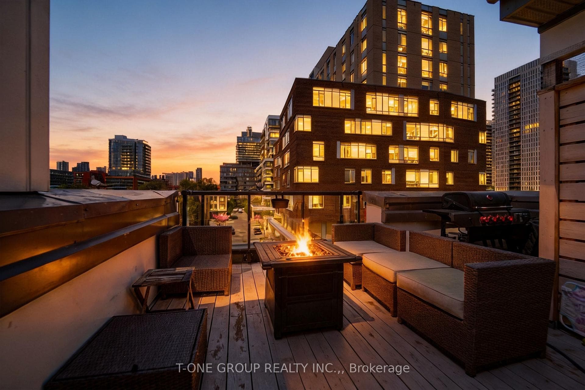 55 Sutton Avenue - Townhouse photo 2 of 38 in Regent Park / Cabbagetown / St. James Town, Ontario