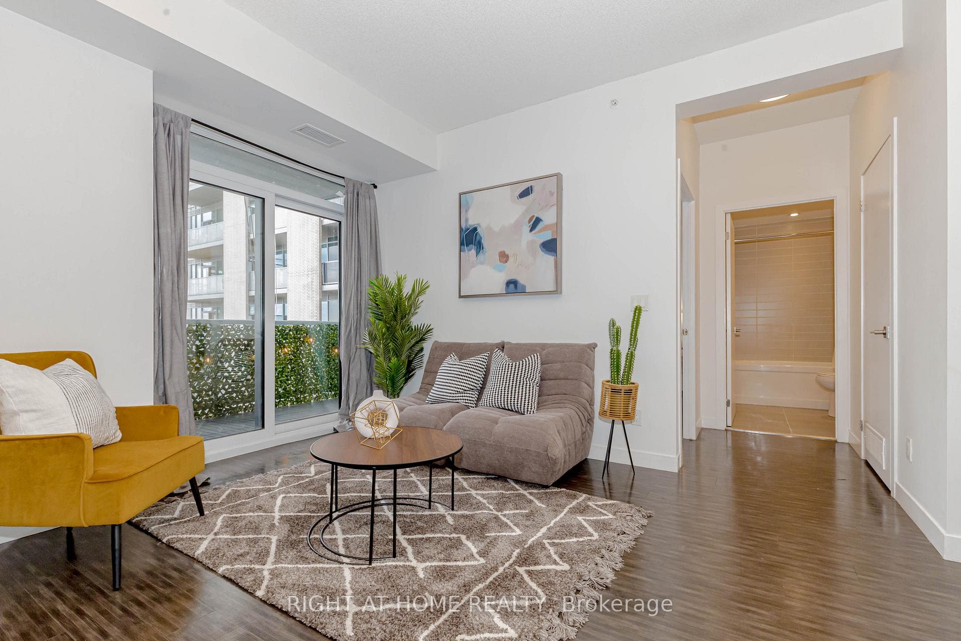 2093 Fairview Street Unit 709 - Condo photo 13 of 45 in Burlington, Ontario