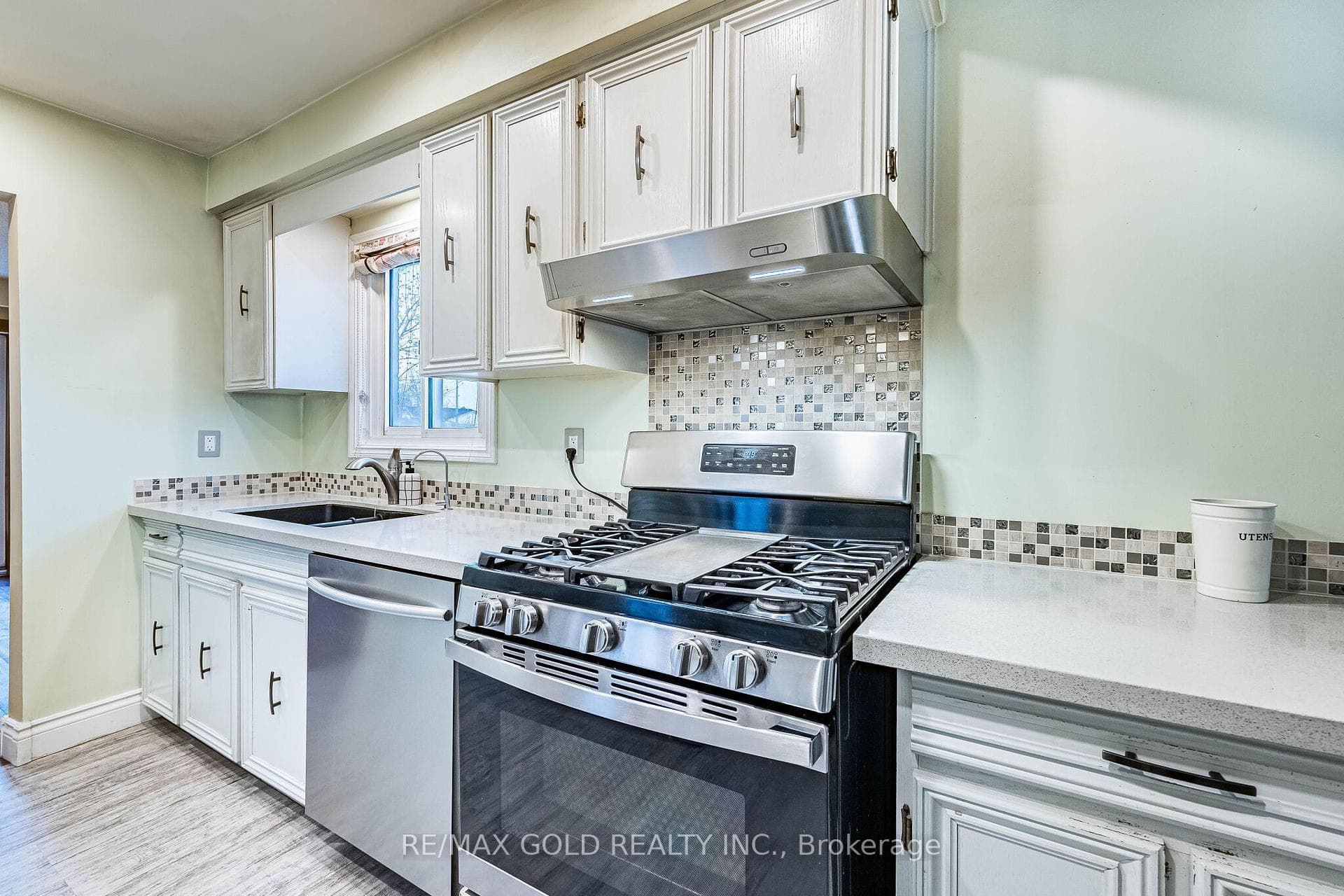 41 Simmons Boulevard - Detached photo 8 of 37 in Brampton, Ontario