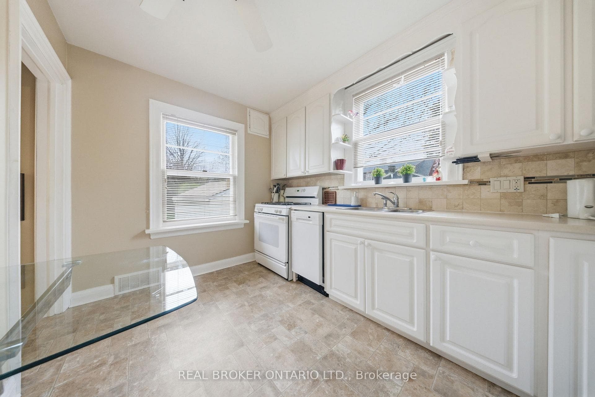 243 Sydney Street - Detached photo 13 of 35 in Milton, Ontario