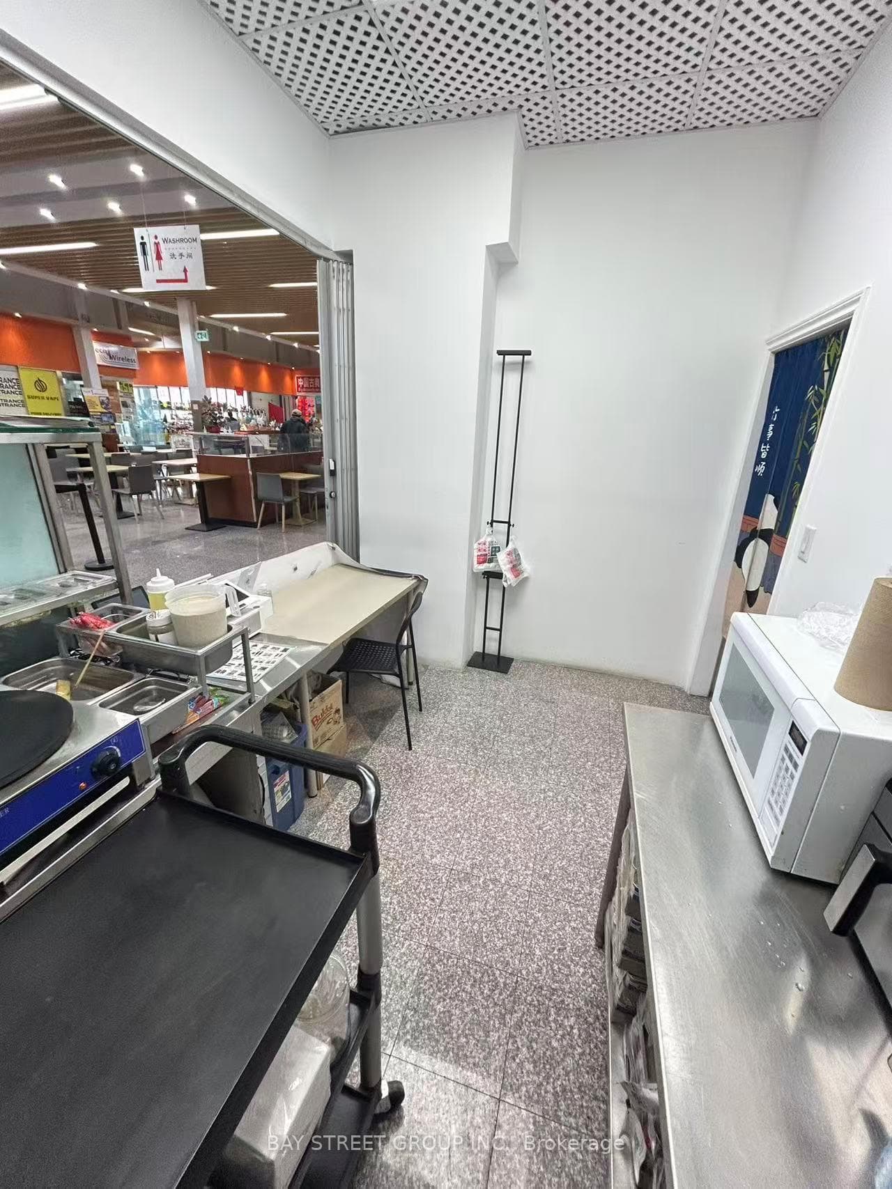 1000 Burnhamthorpe Road Unit 14 - Commercial photo 1 of 6 in Mississauga, Ontario