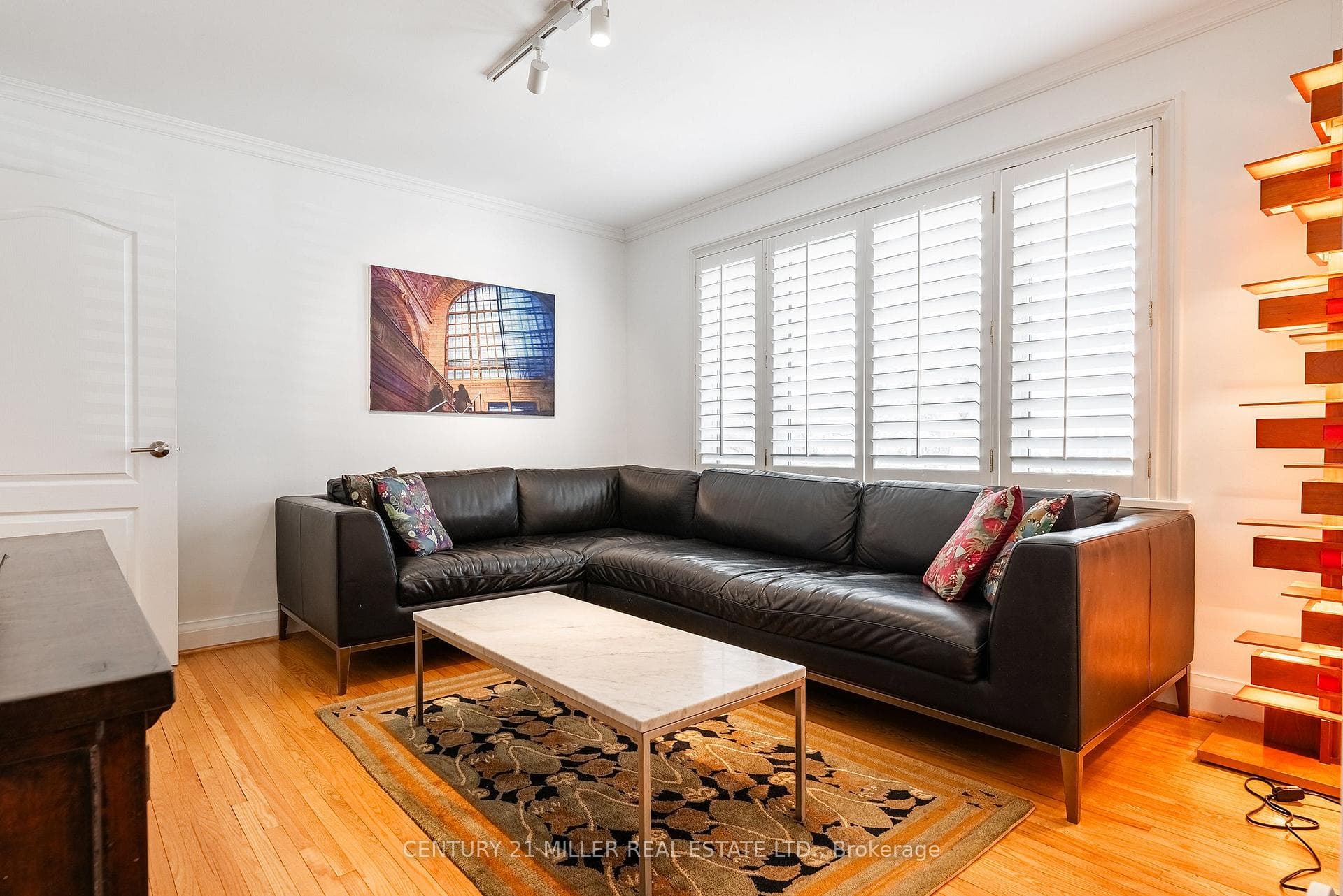 262 Oakwood Crescent - Detached photo 7 of 48 in Oakville, Ontario