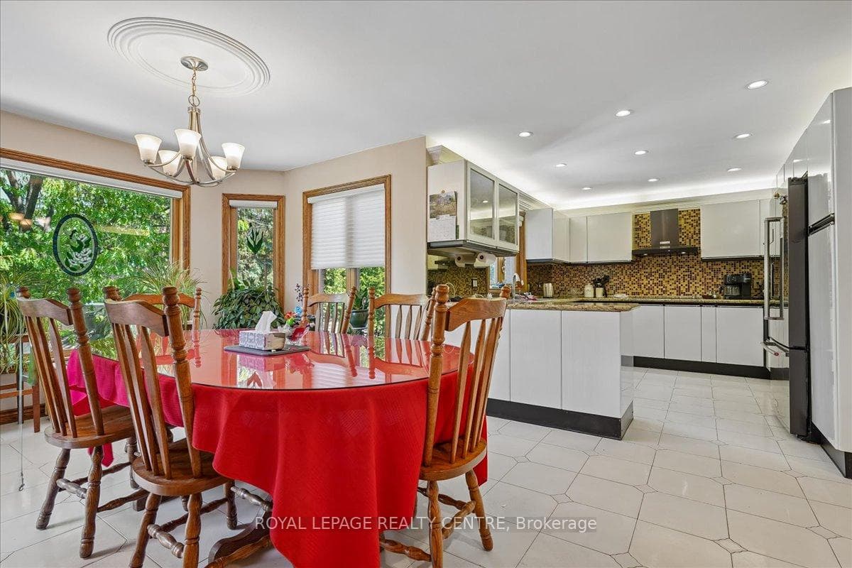 1869 Folkway Drive - Detached photo 15 of 49 in Mississauga, Ontario