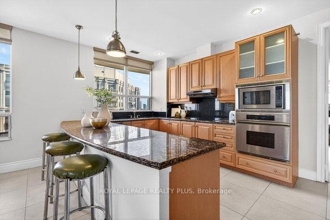 35 Kingsbridge Garden Circle Unit TPH4 - Condo photo 15 of 50 in Mississauga, Ontario