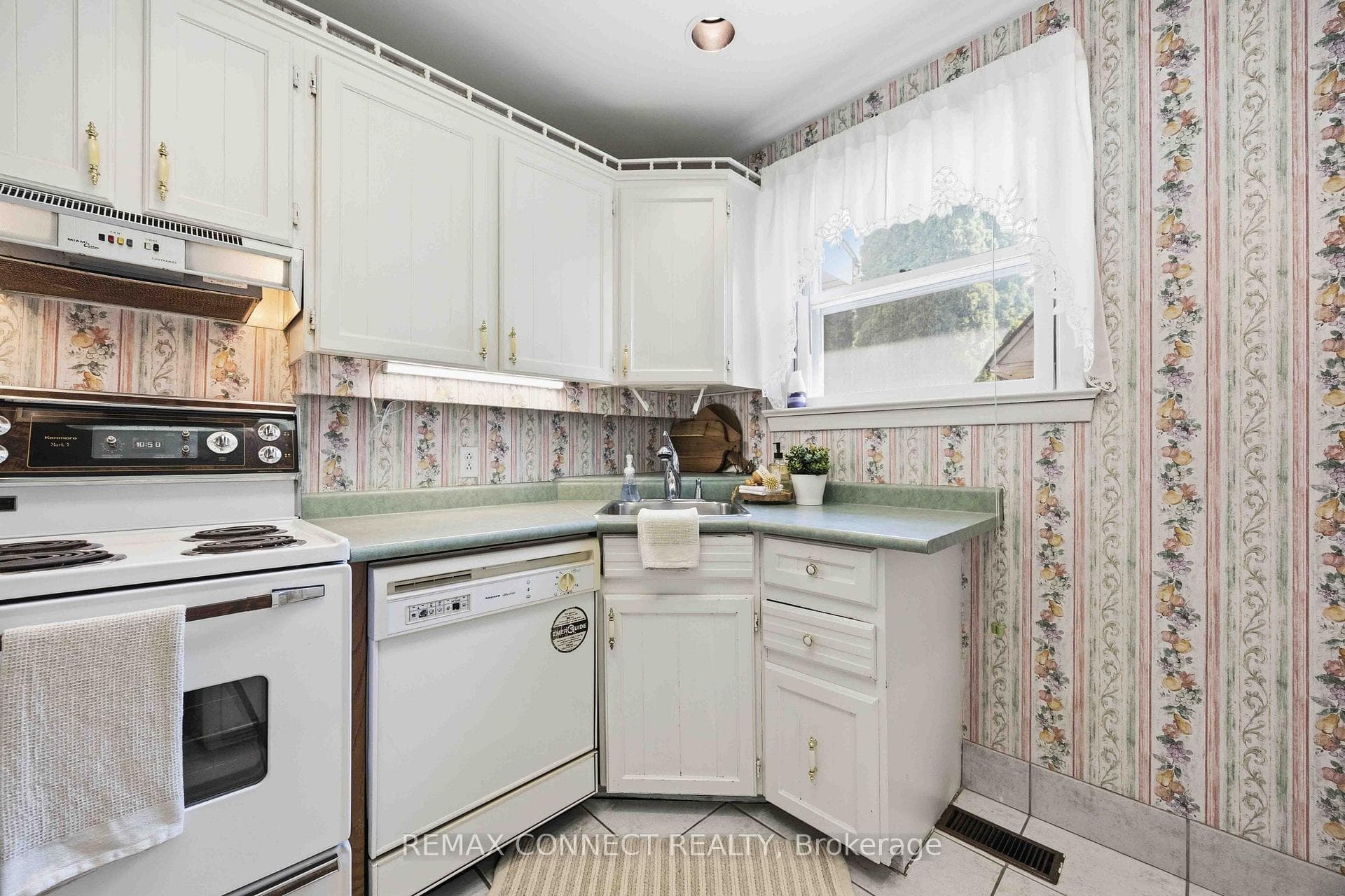 107 Fairglen Avenue - Detached photo 16 of 50 in Scarborough Village / Eglinton East, Ontario