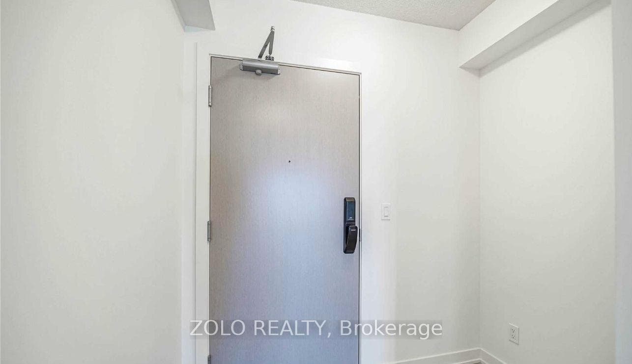 3200 Dakota Common Unit B520 - Condo photo 6 of 11 in Burlington, Ontario