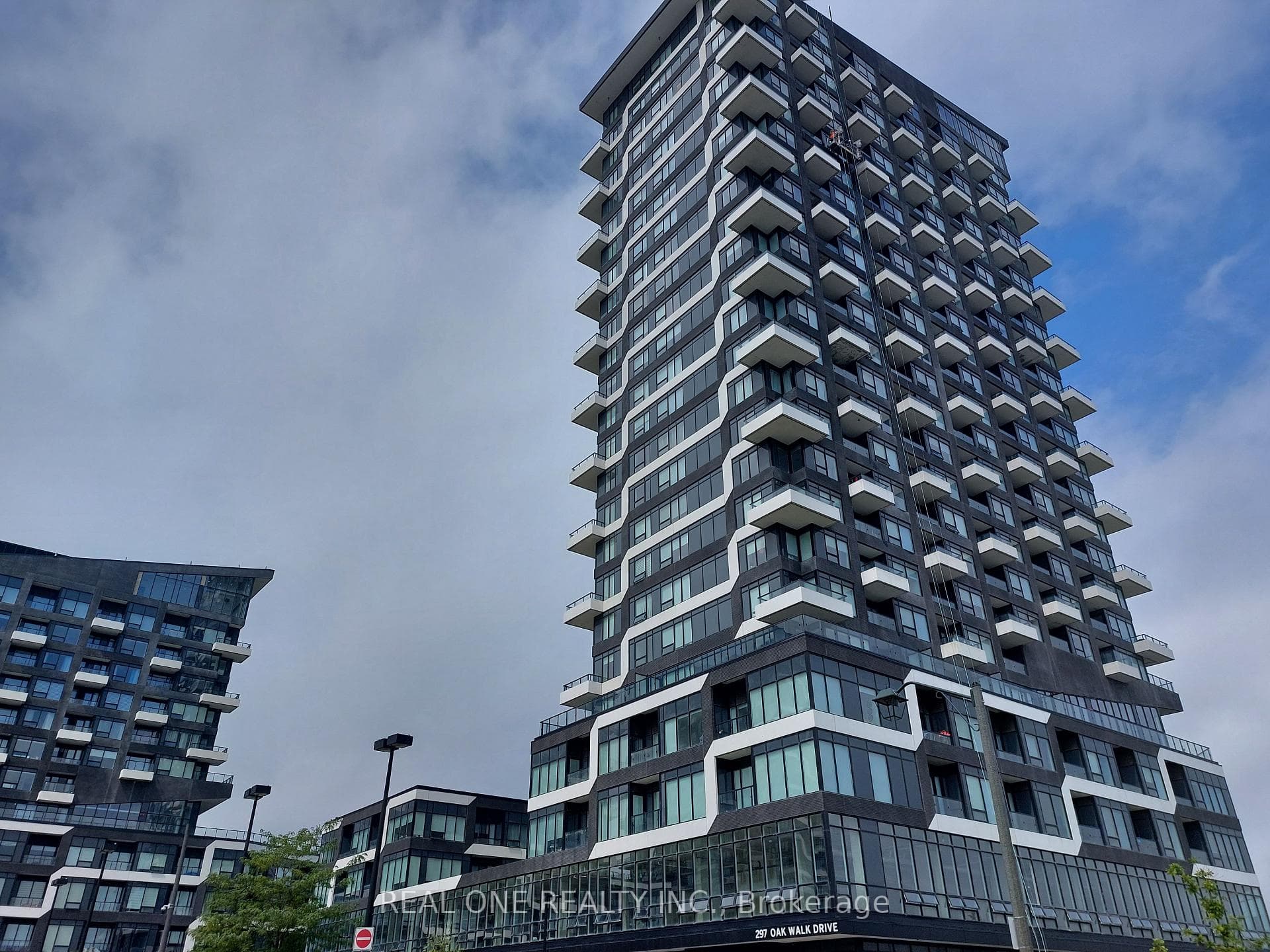 297 Oak Walk Drive Unit 706 - Condo for sale in Eastlake, Ontario