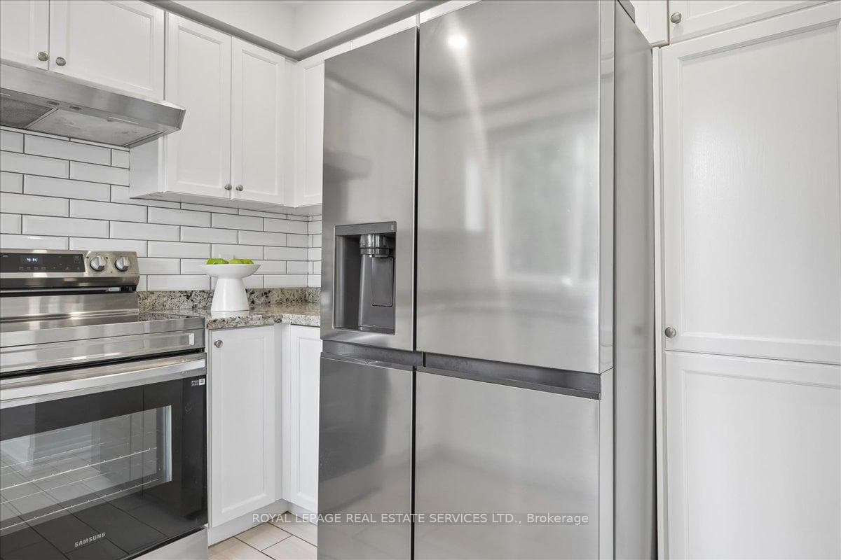 1493 Derby County Crescent - Detached photo 17 of 43 in Oakville, Ontario