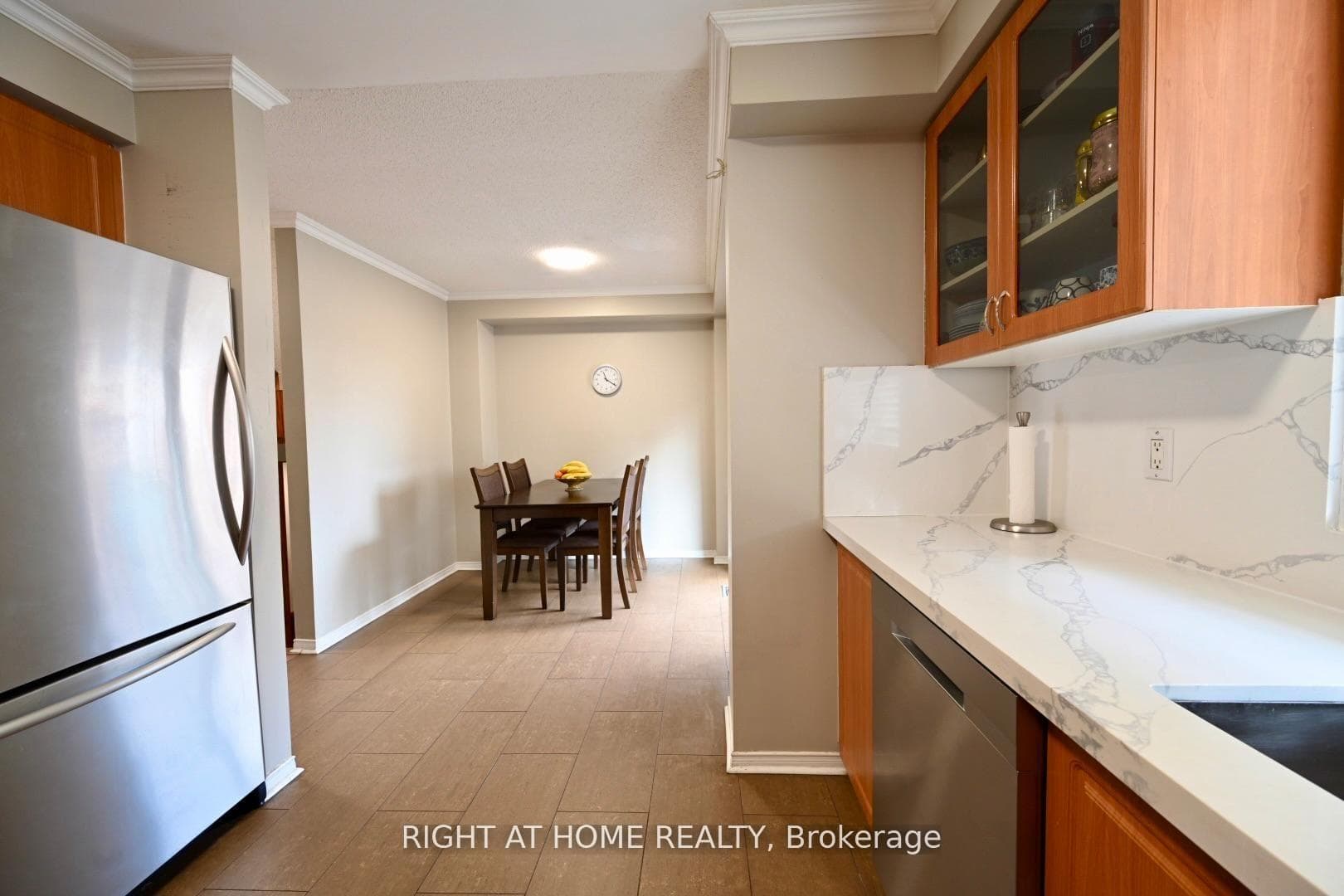 11 West Deane Park Drive Unit 1 - Townhouse photo 6 of 19 in Etobicoke (Islington / Rexdale), Ontario