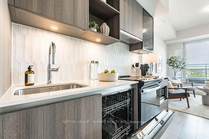 395 DUNDAS Street Unit 504 - Condo photo 3 of 40 in Oakville, Ontario