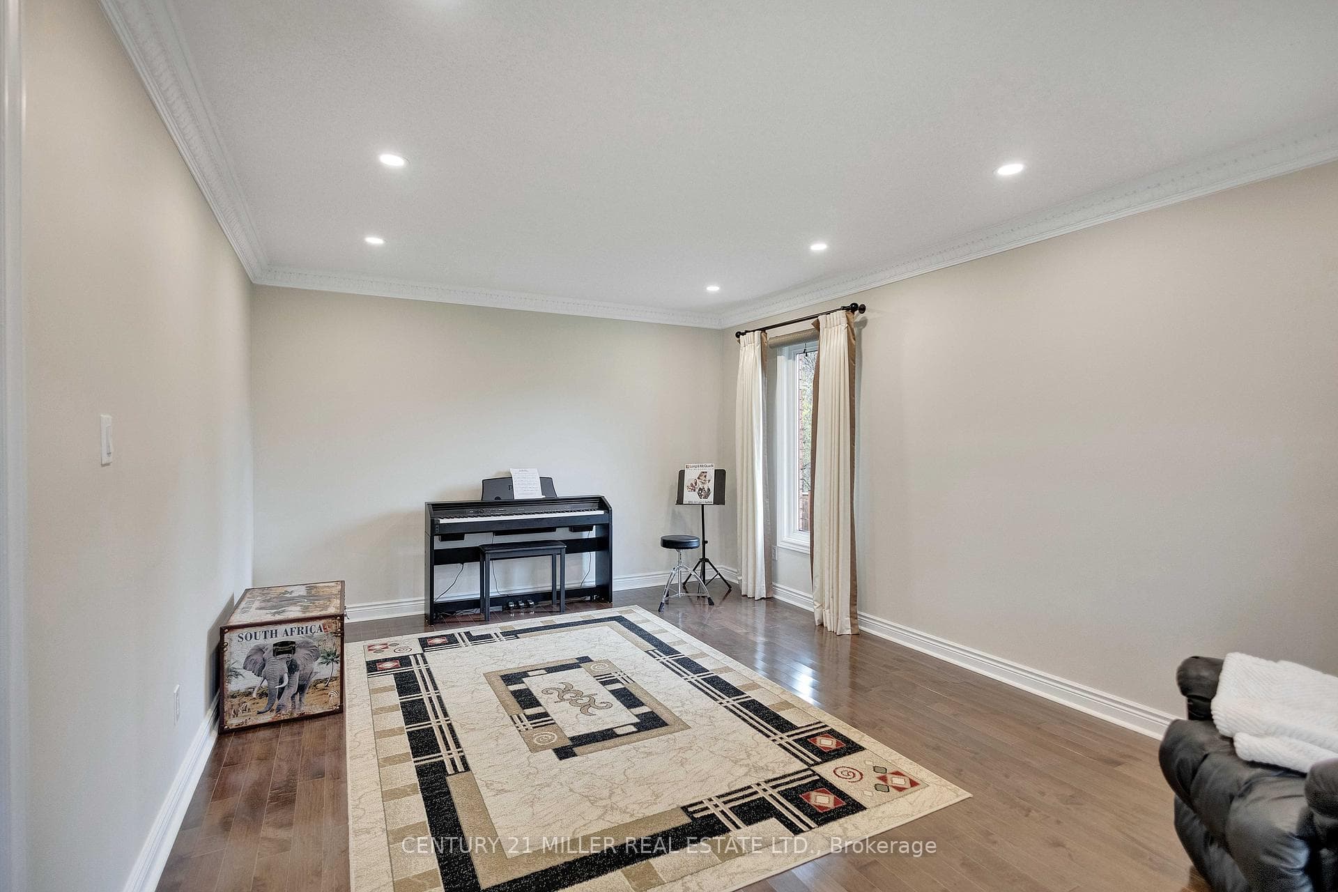 1398 Winterberry Drive - Detached photo 8 of 46 in Burlington, Ontario