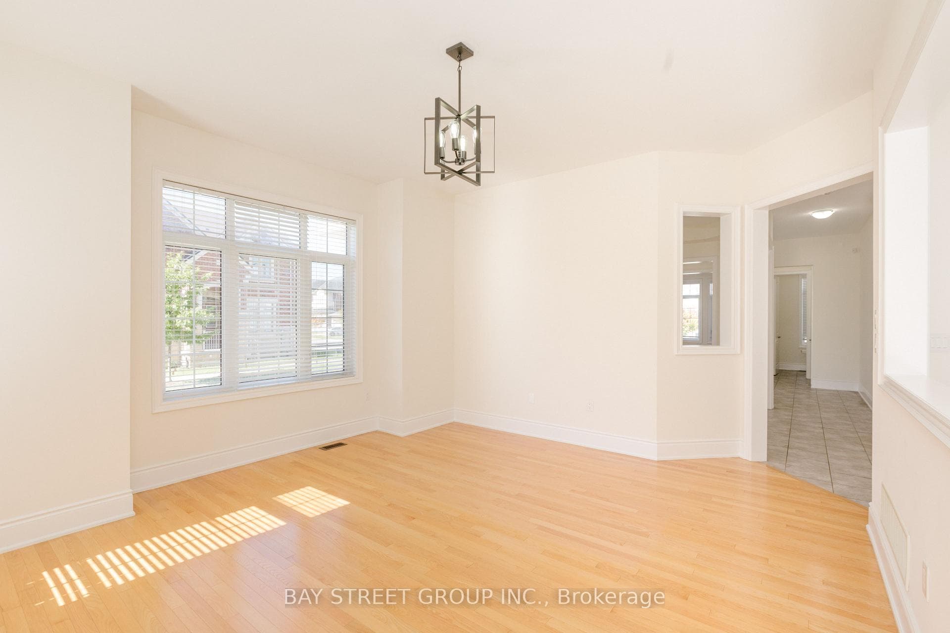 3127 Streamwood Pass - Detached photo 13 of 48 in Oakville, Ontario