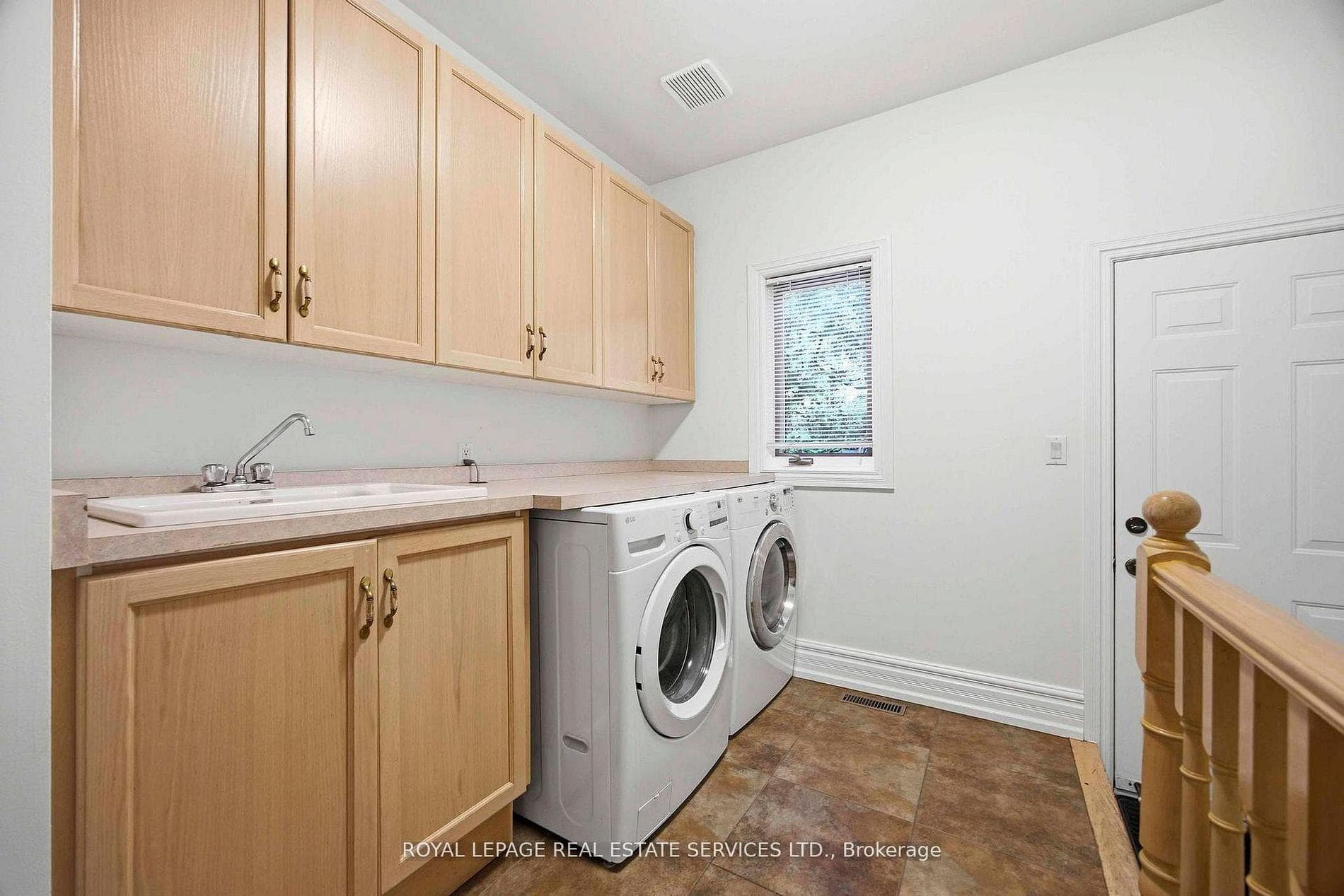 100 Rathburn Road - Detached photo 13 of 42 in Etobicoke (Islington / Rexdale), Ontario
