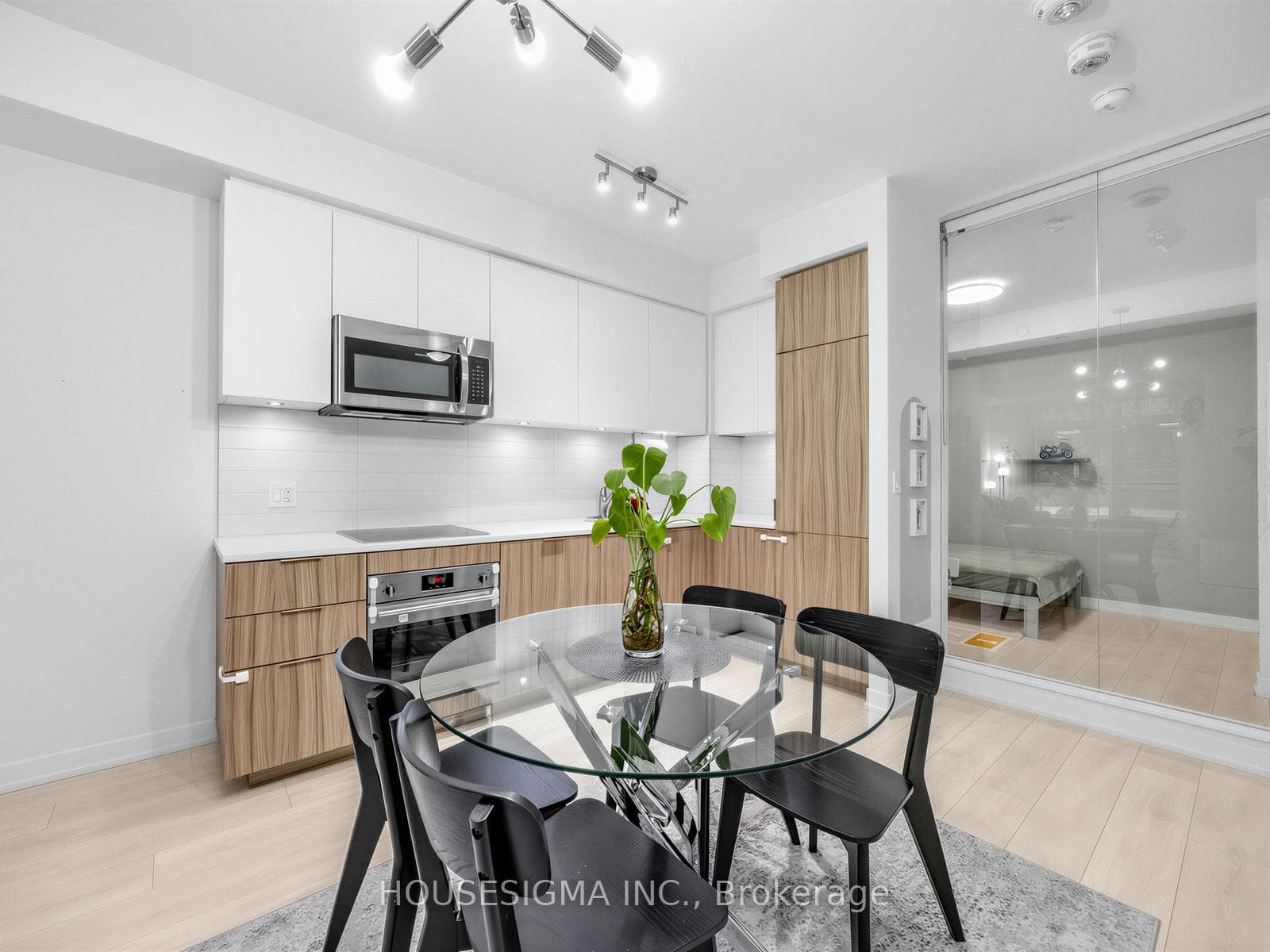 223 St.Clair Avenue Unit 306 - Condo photo 9 of 26 in Annex / Yorkville / Summerhill, Ontario