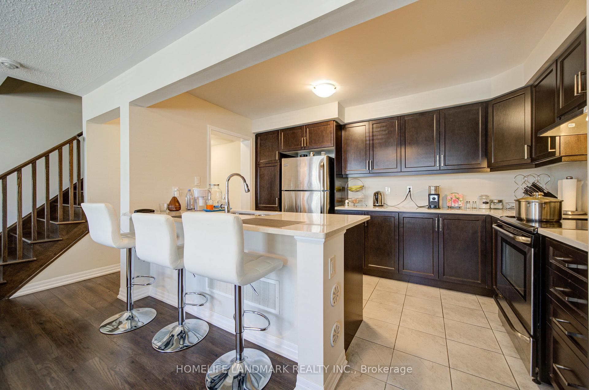 3086 Mistletoe Gardens - Townhouse photo 8 of 38 in Oakville, Ontario