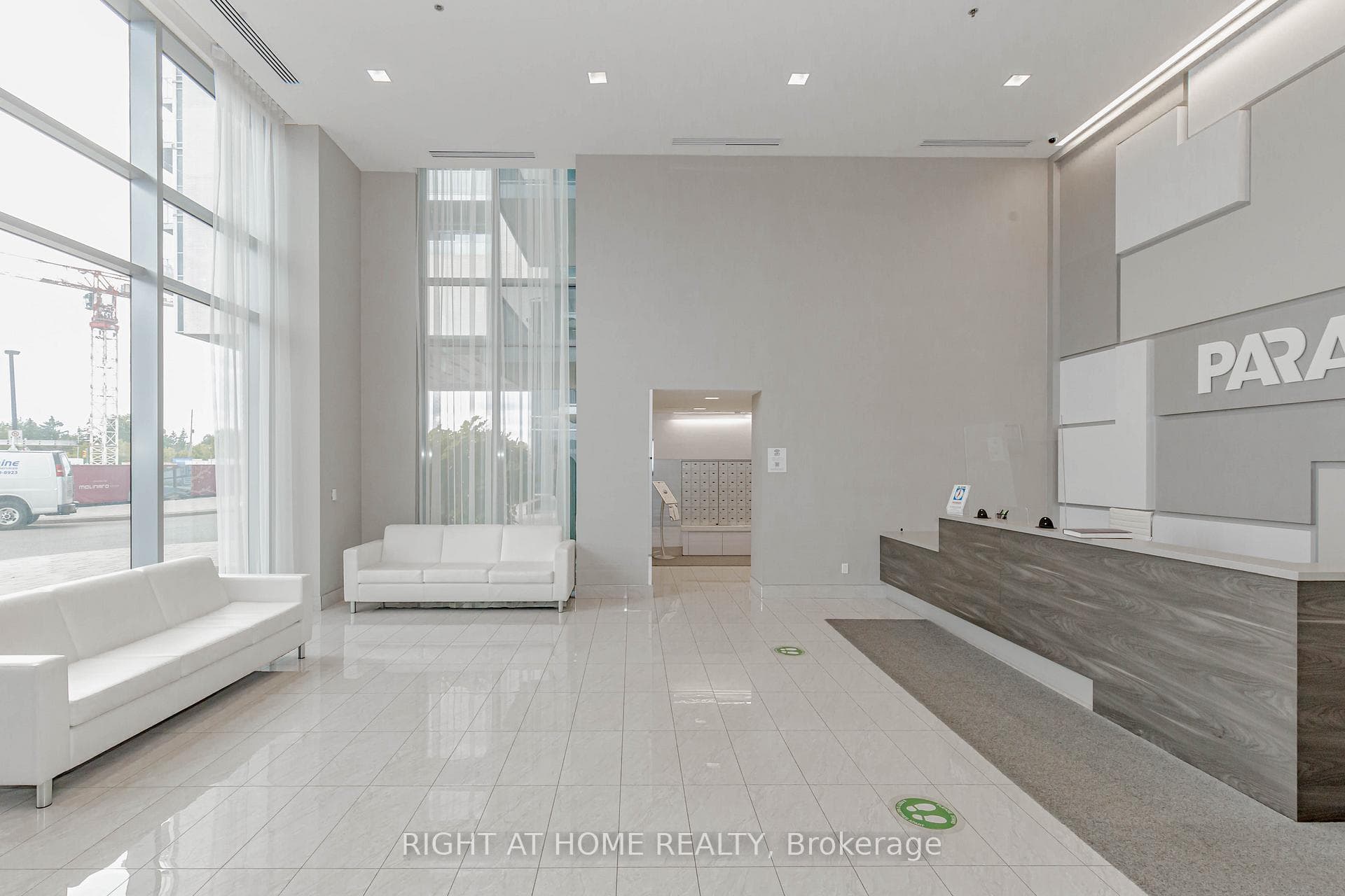 2093 Fairview Street Unit 709 - Condo photo 4 of 45 in Burlington, Ontario