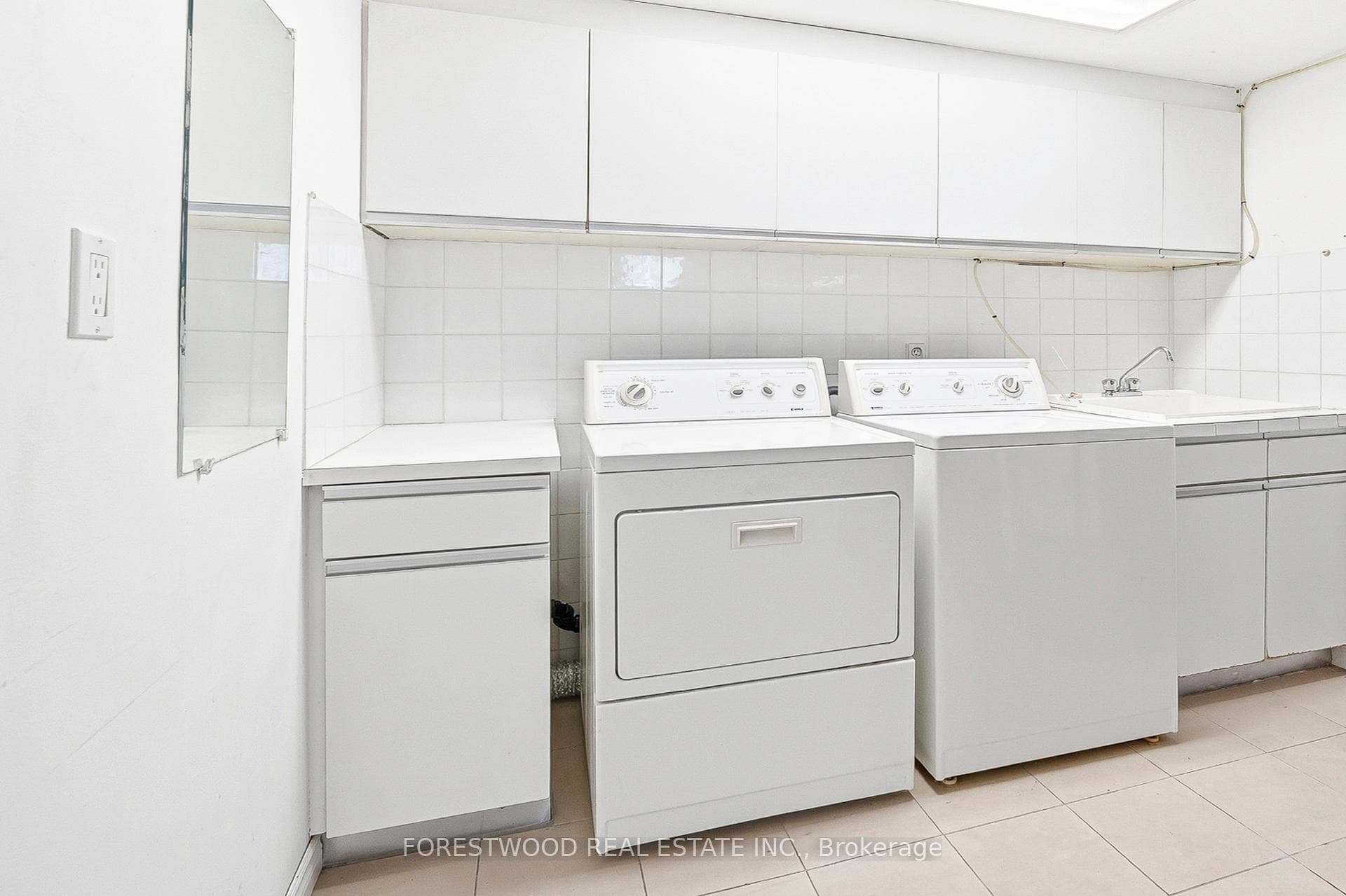 69 Surbray Grove - Semi-Detached photo 30 of 46 in Mississauga, Ontario